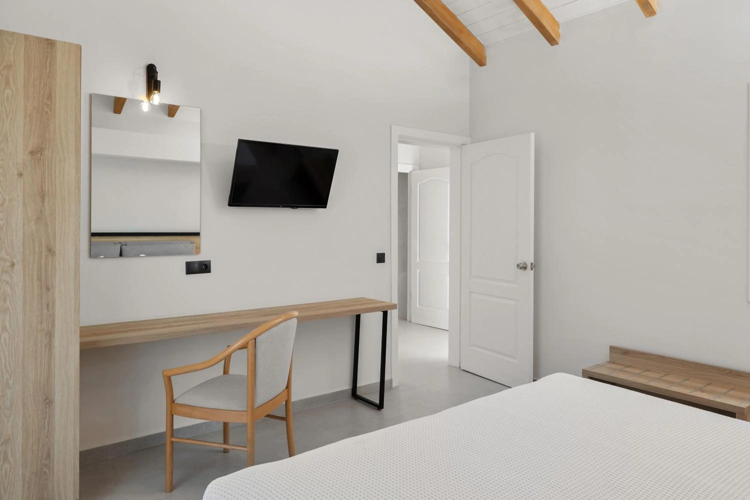 Photo of the whole room, Bed in White Olive Marine Aquapark