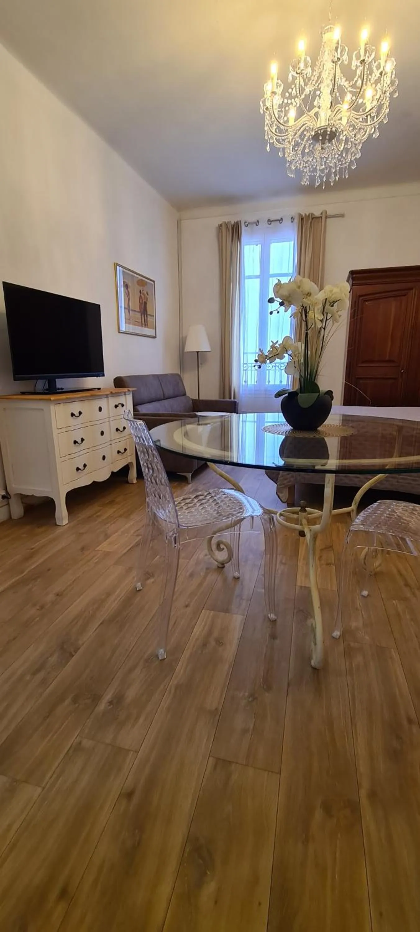 Photo of the whole room in SeaYouSoon Inn Cannes - Studios