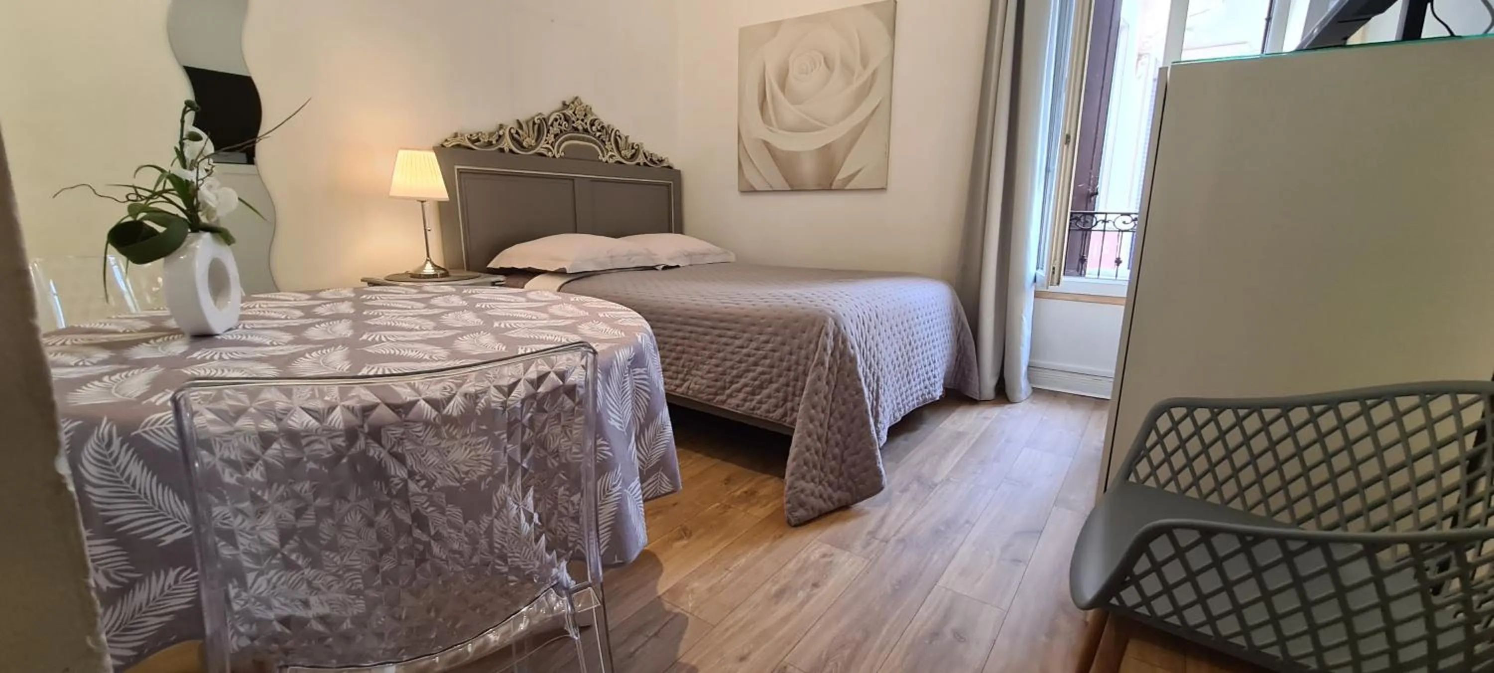 Photo of the whole room, Bed in SeaYouSoon Inn Cannes - Studios