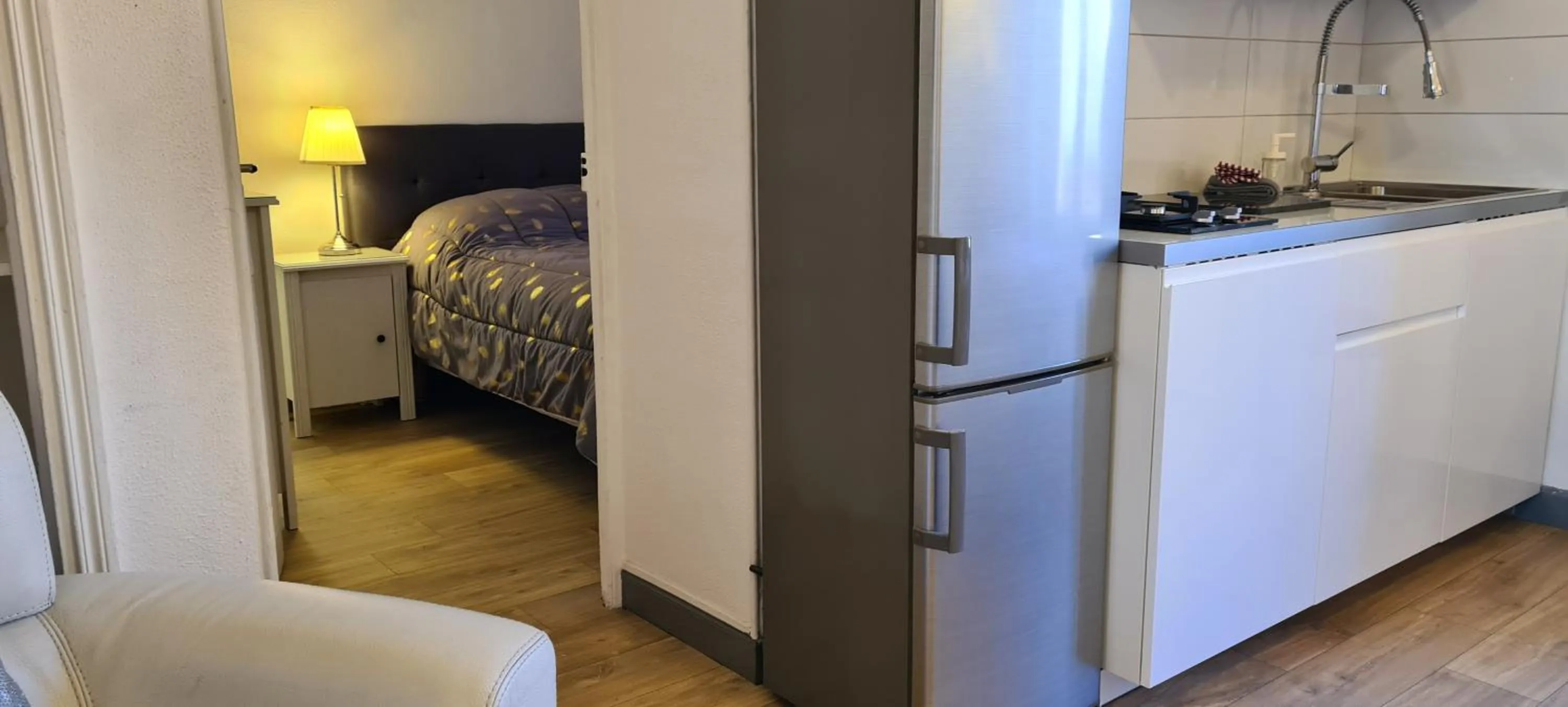 Bedroom, Bed in SeaYouSoon Inn Cannes - Studios