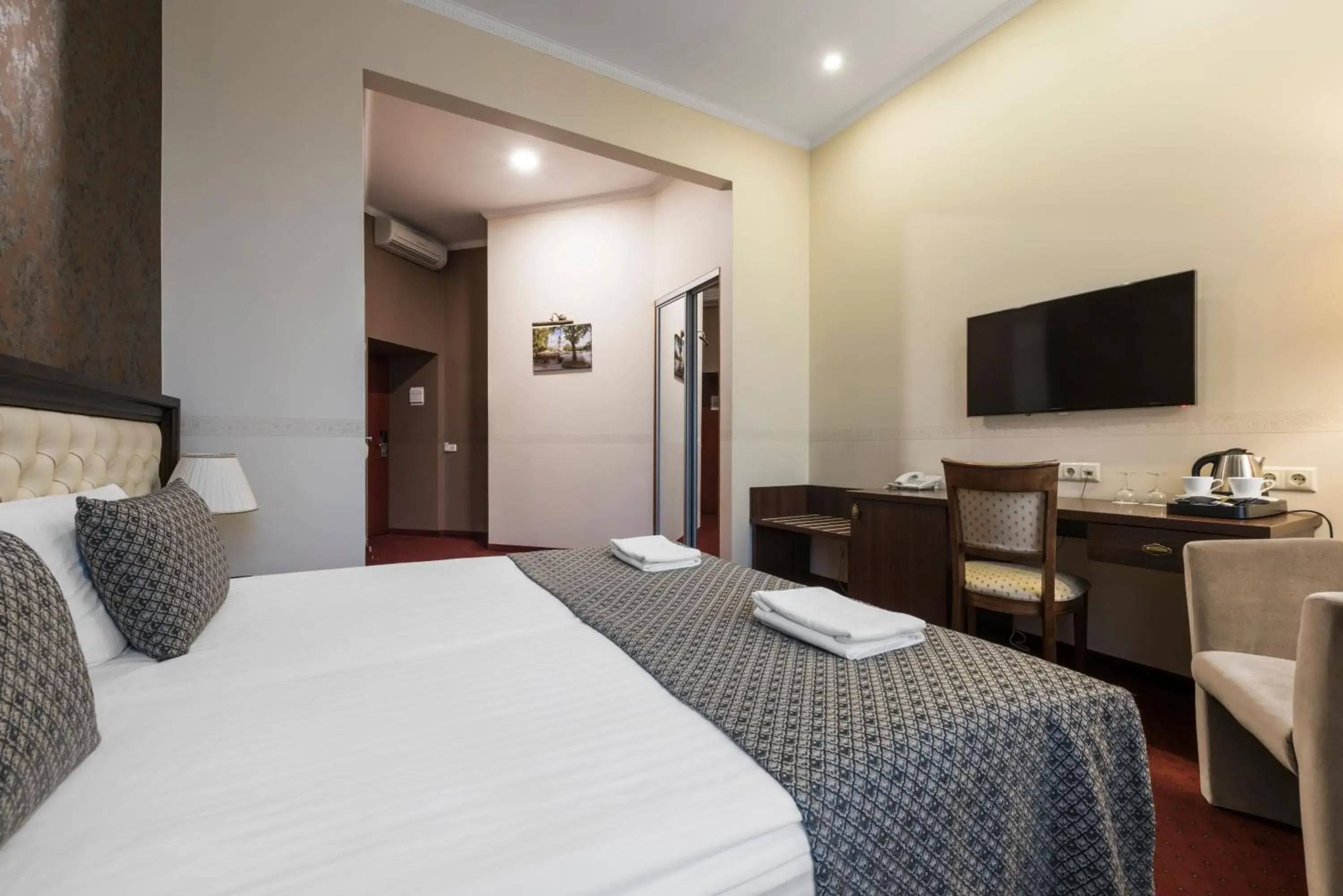 Standard Double or Twin Room - single occupancy in Congress Hotel Standard Double or Twin Room - single occupancy in Congress Hotel