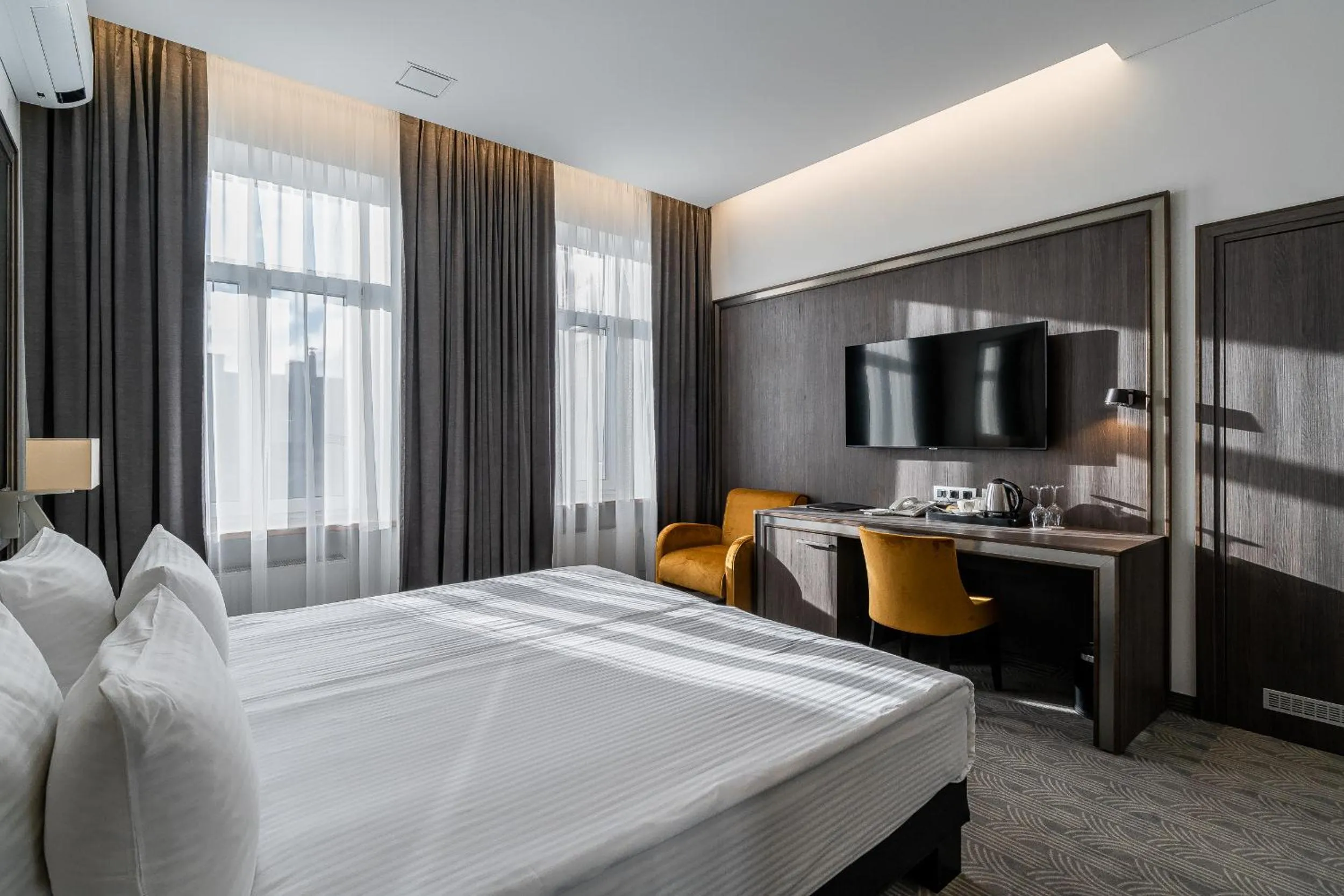 Bedroom, Bed in Congress Hotel