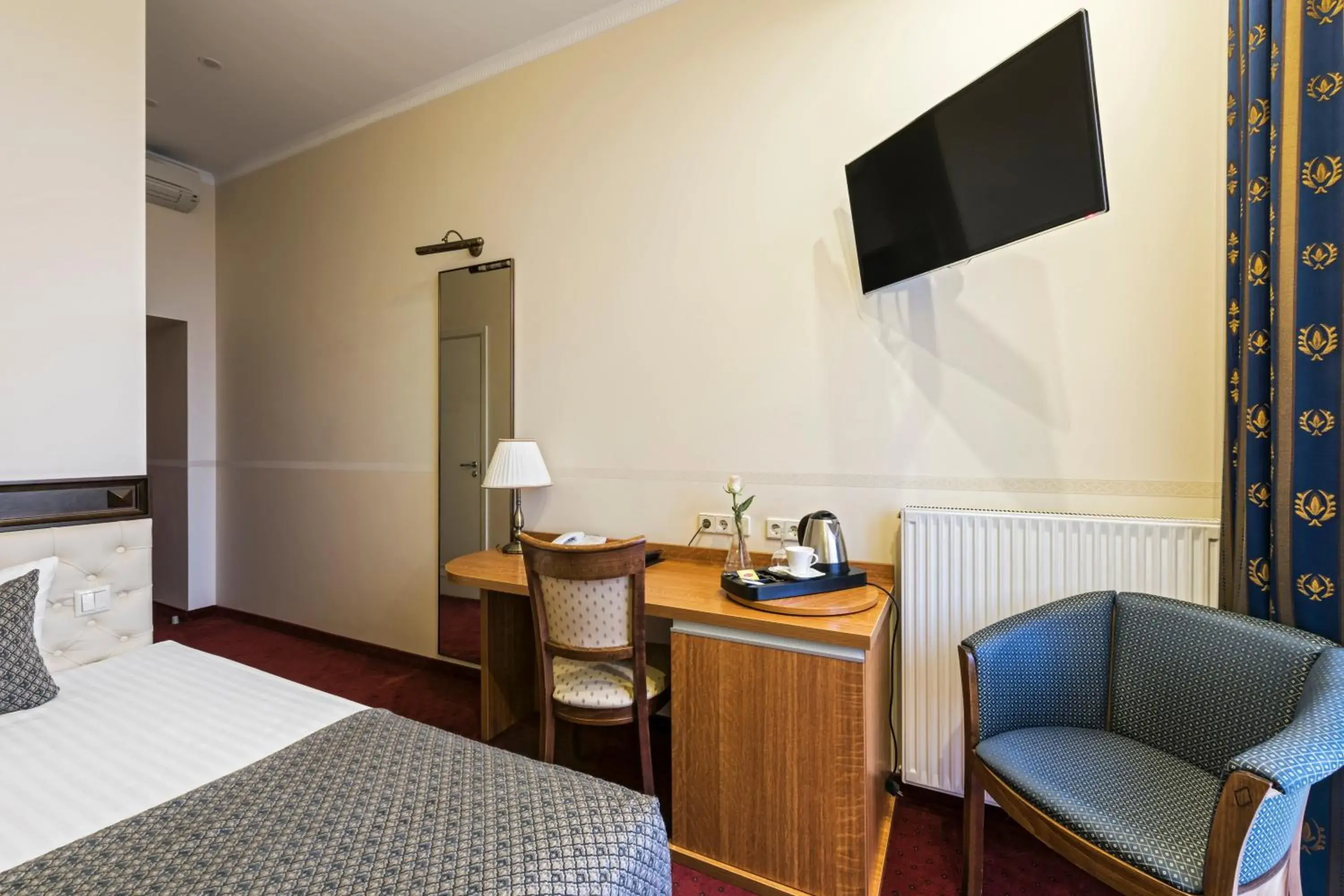 Bedroom, Bed in Congress Hotel Bedroom, Bed in Congress Hotel