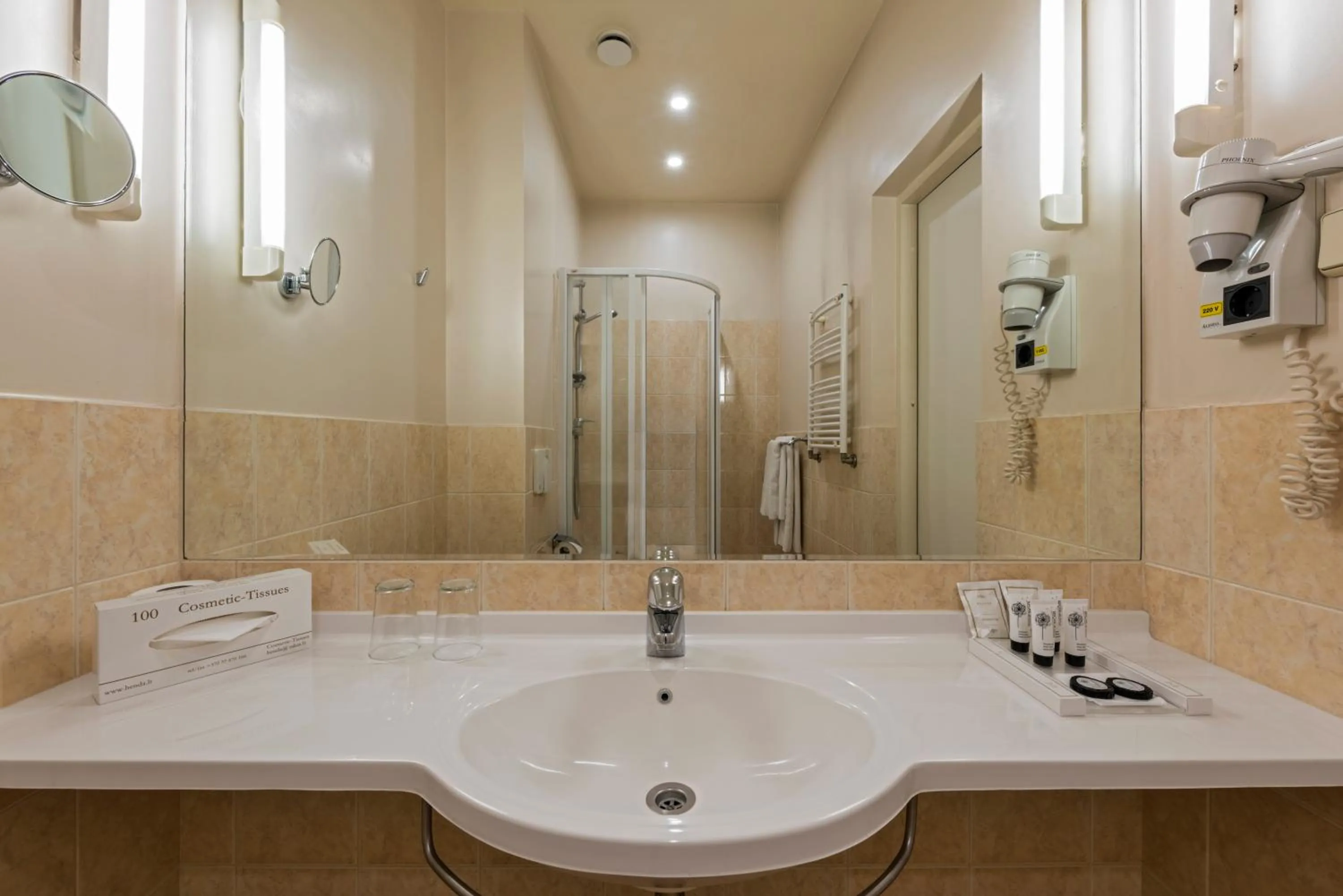 Bathroom in Congress Hotel