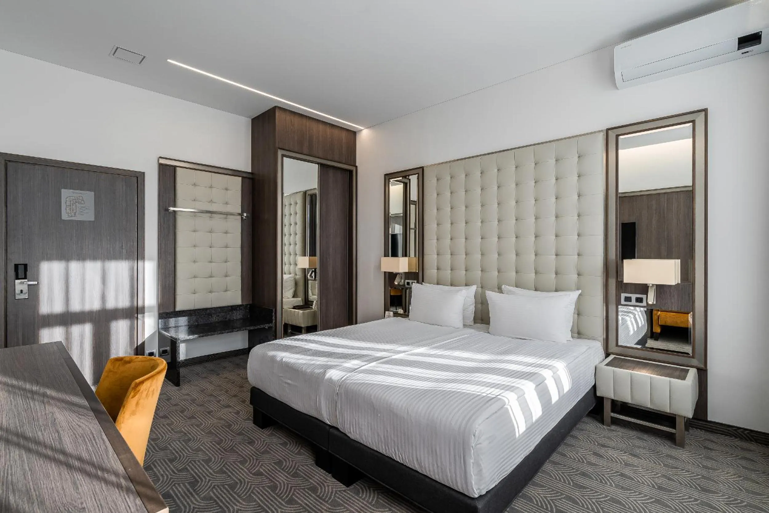 Bedroom, Bed in Congress Hotel