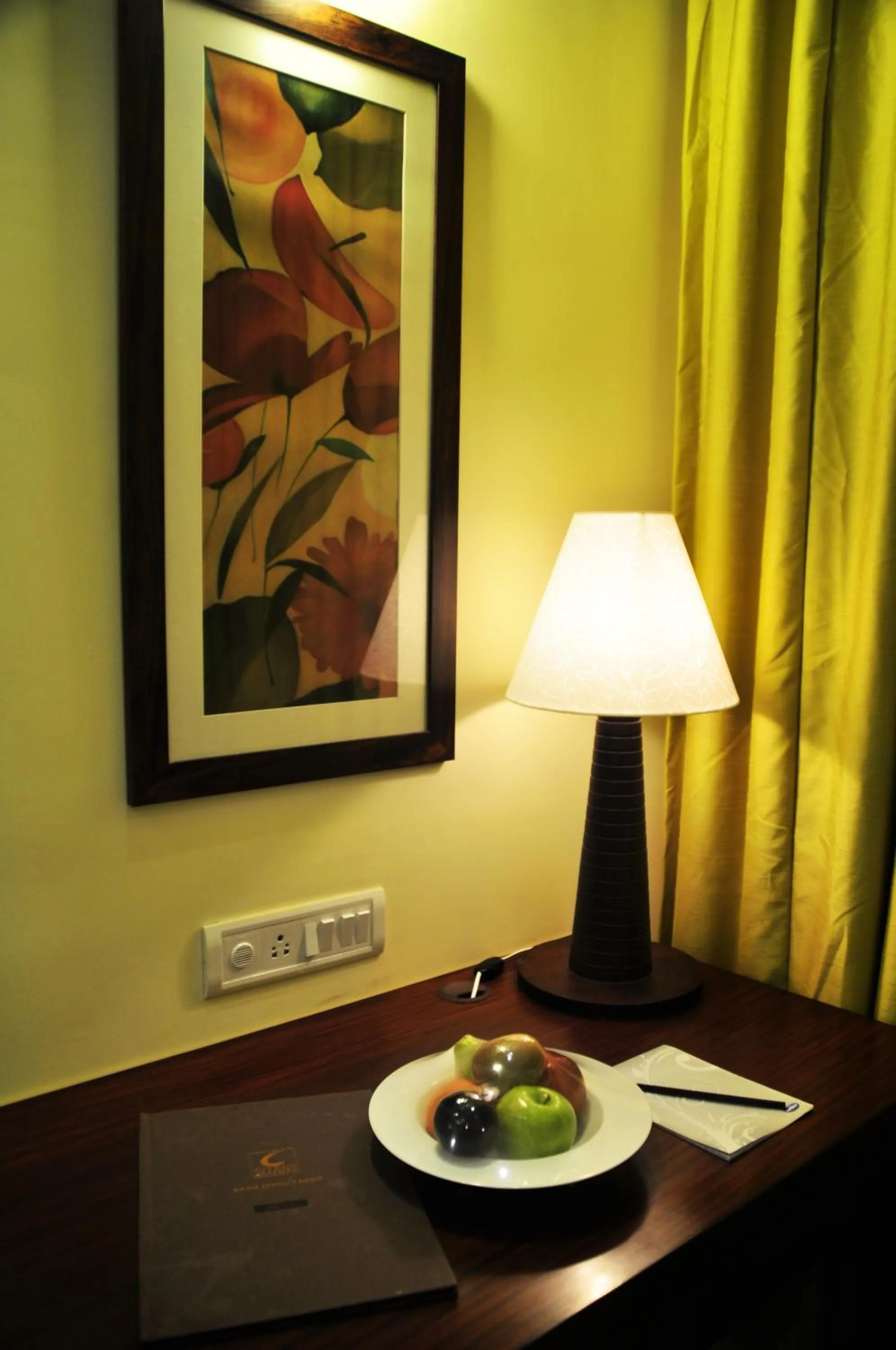 Photo of the whole room in Kyriad Prestige Calangute Goa by OTHPL