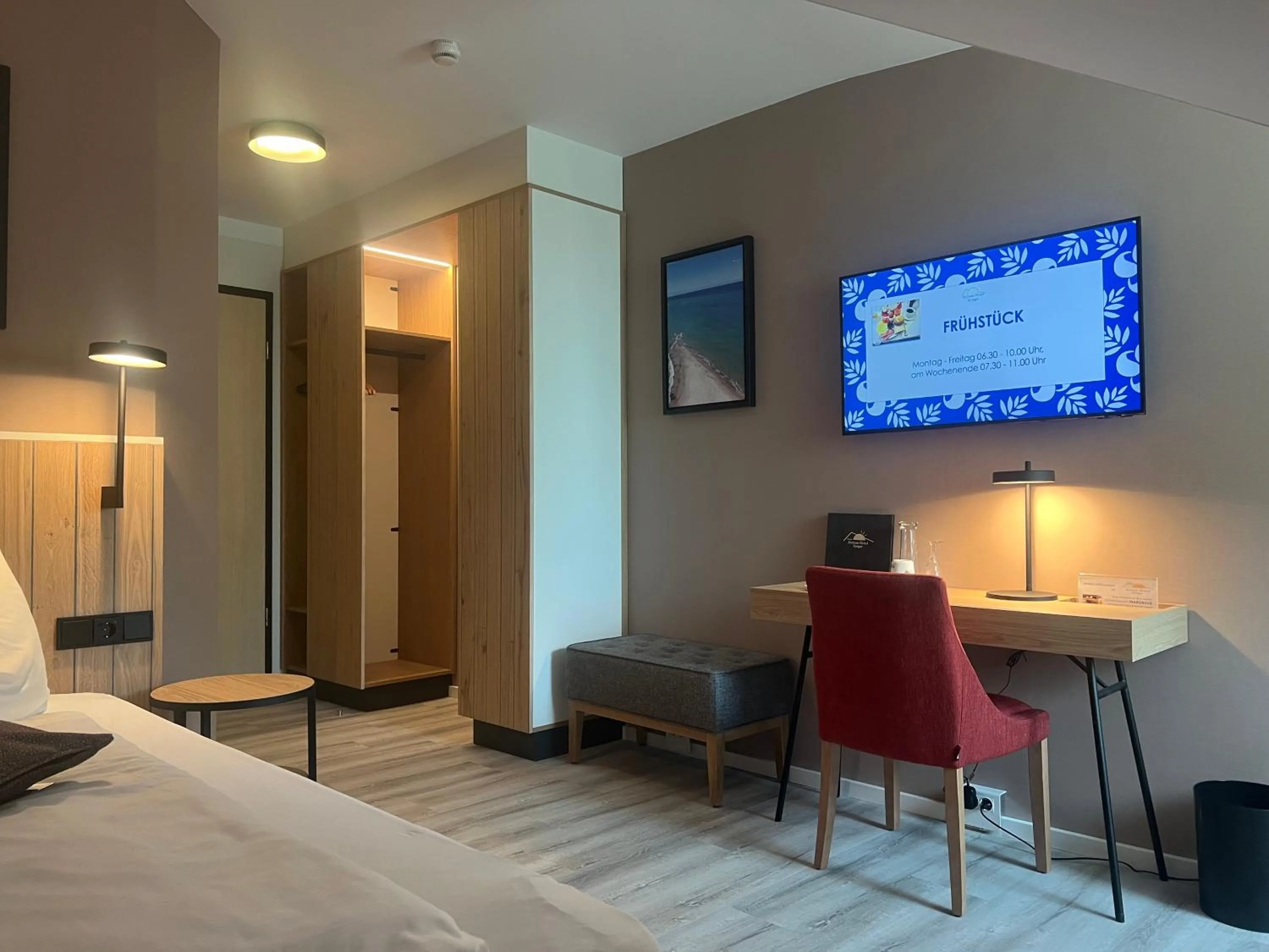 TV and multimedia, Bed in Atrium Hotel Krüger