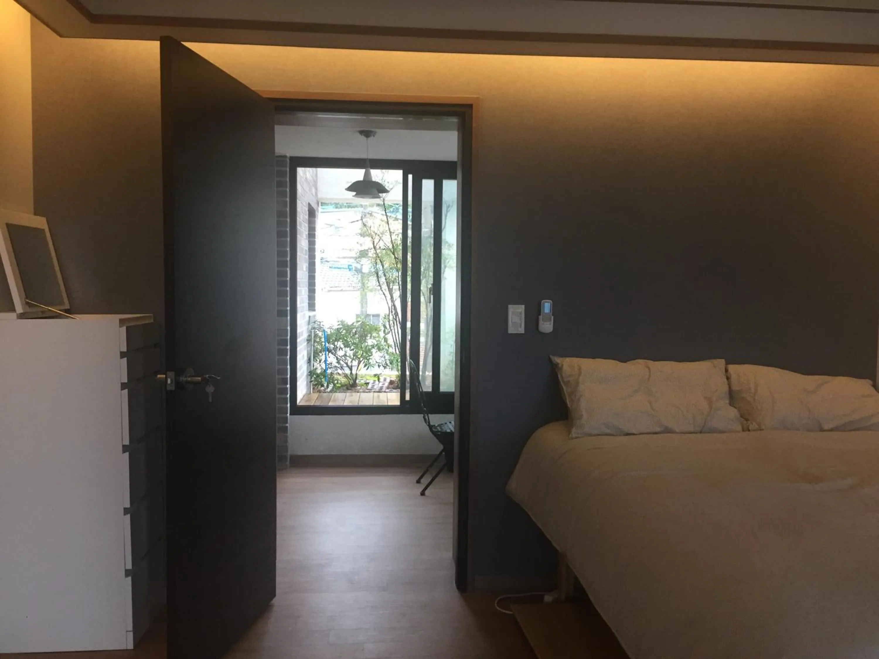 Family Room with Private Bathroom - single occupancy in Guest House Dalggume