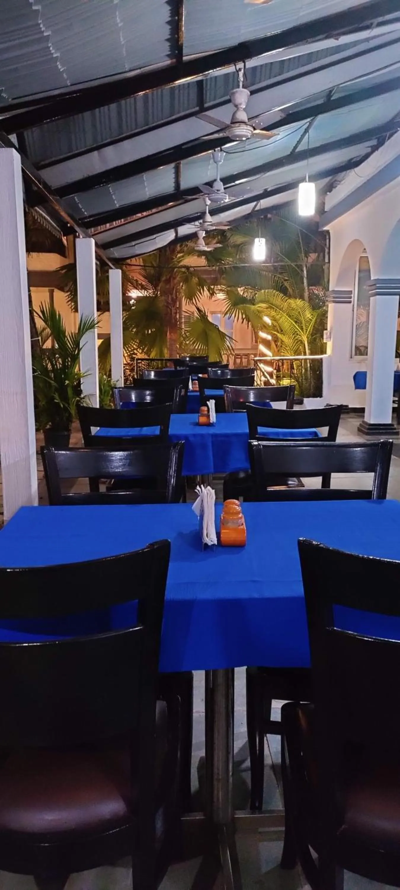 Restaurant/places to eat in Santiago Beach Resort