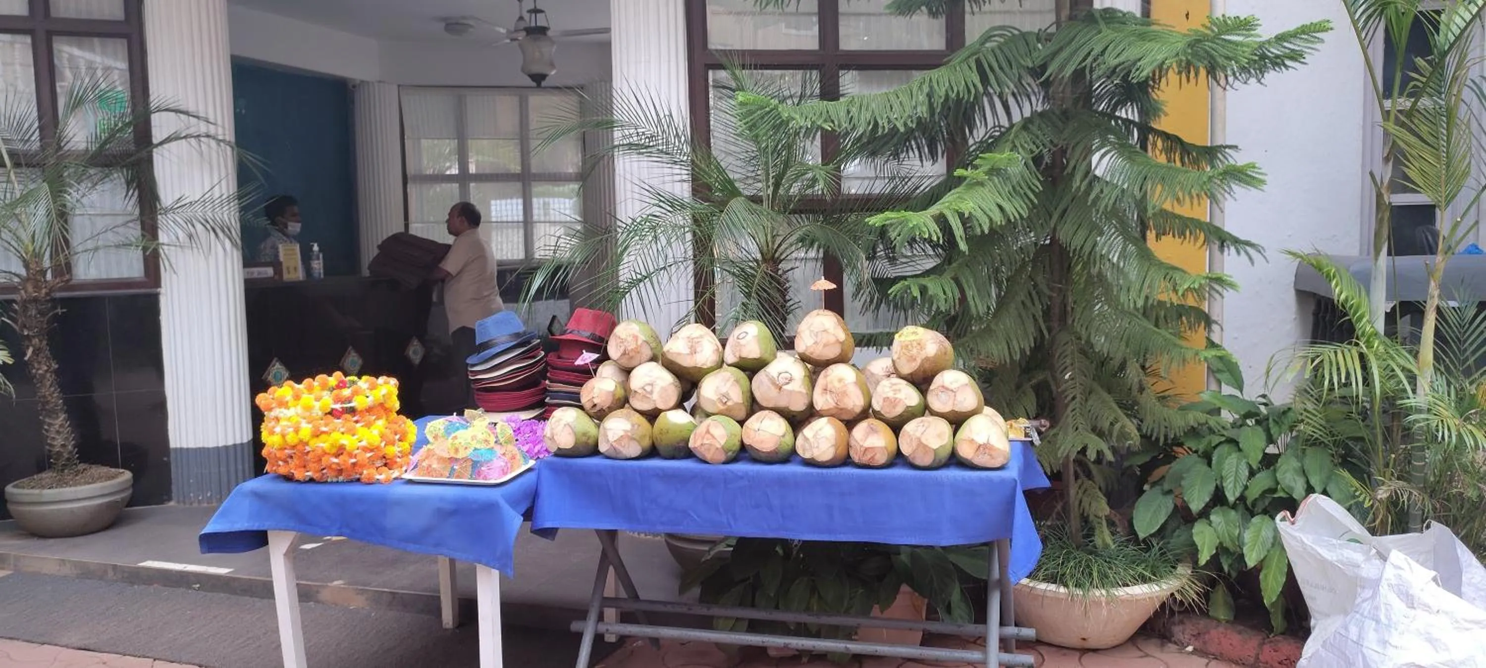 Food and drinks in Santiago Beach Resort