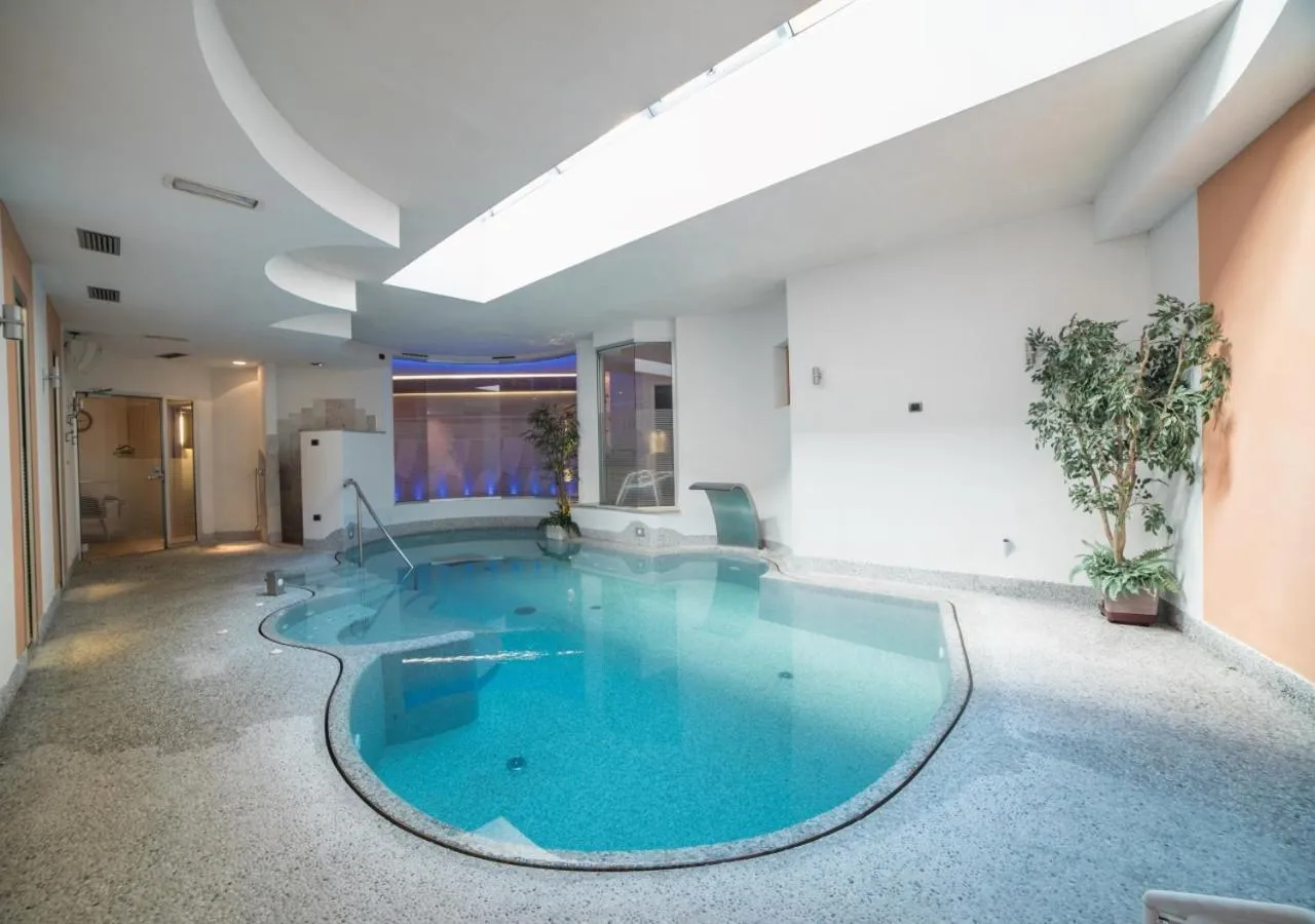 Swimming pool in Chalet Caminetto