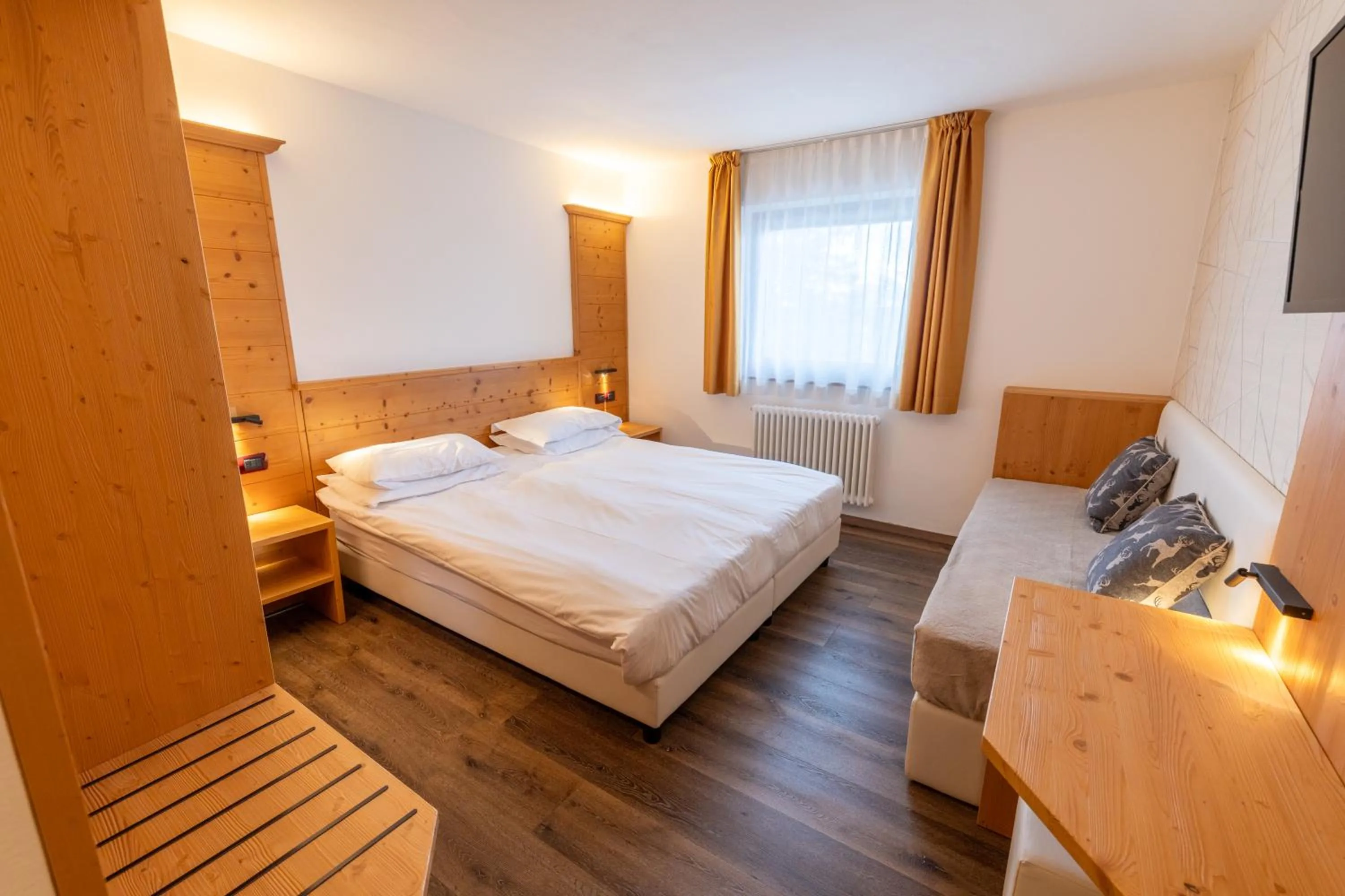 Bedroom, Bed in Chalet Caminetto