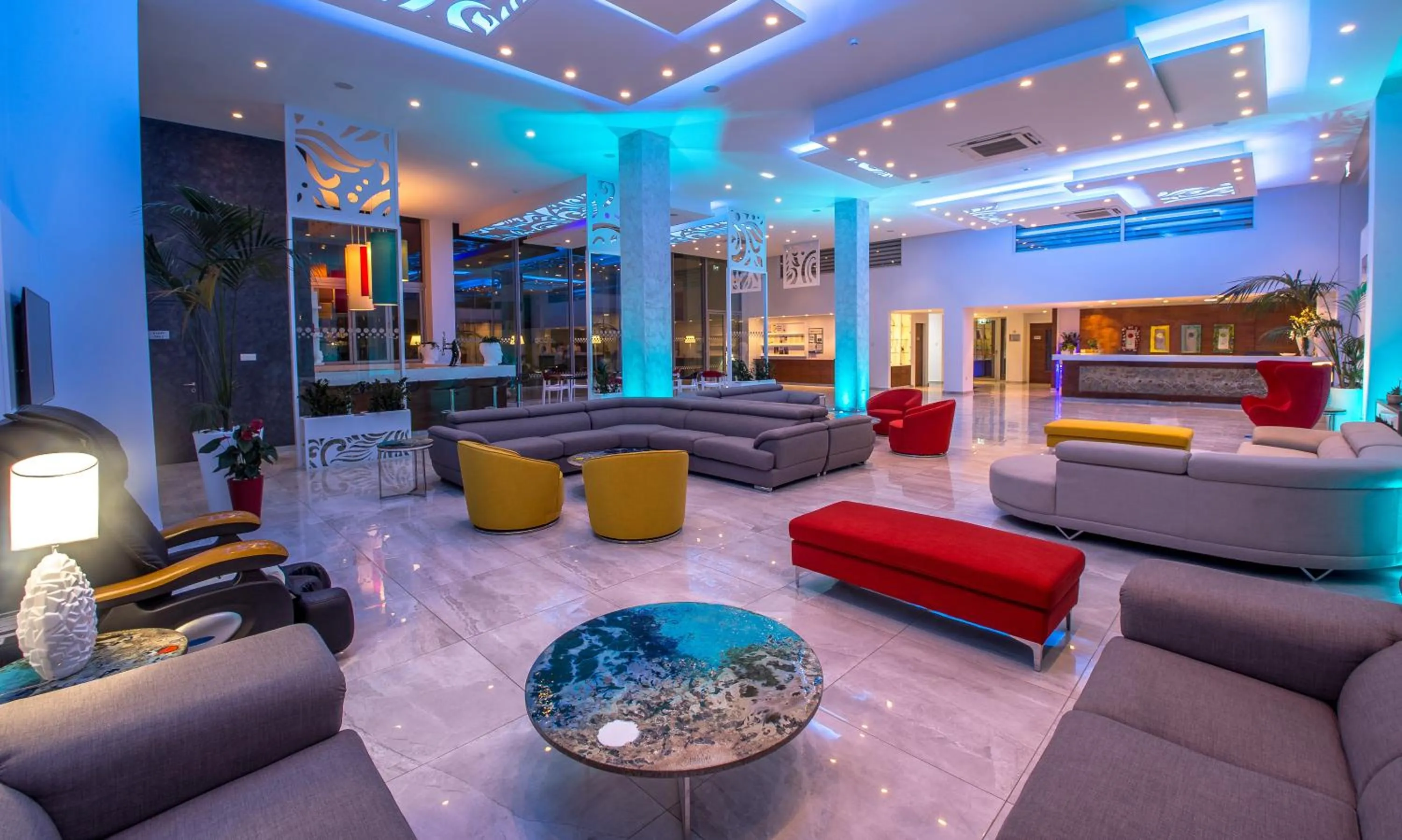 Lobby or reception in Nicholas Color Hotel