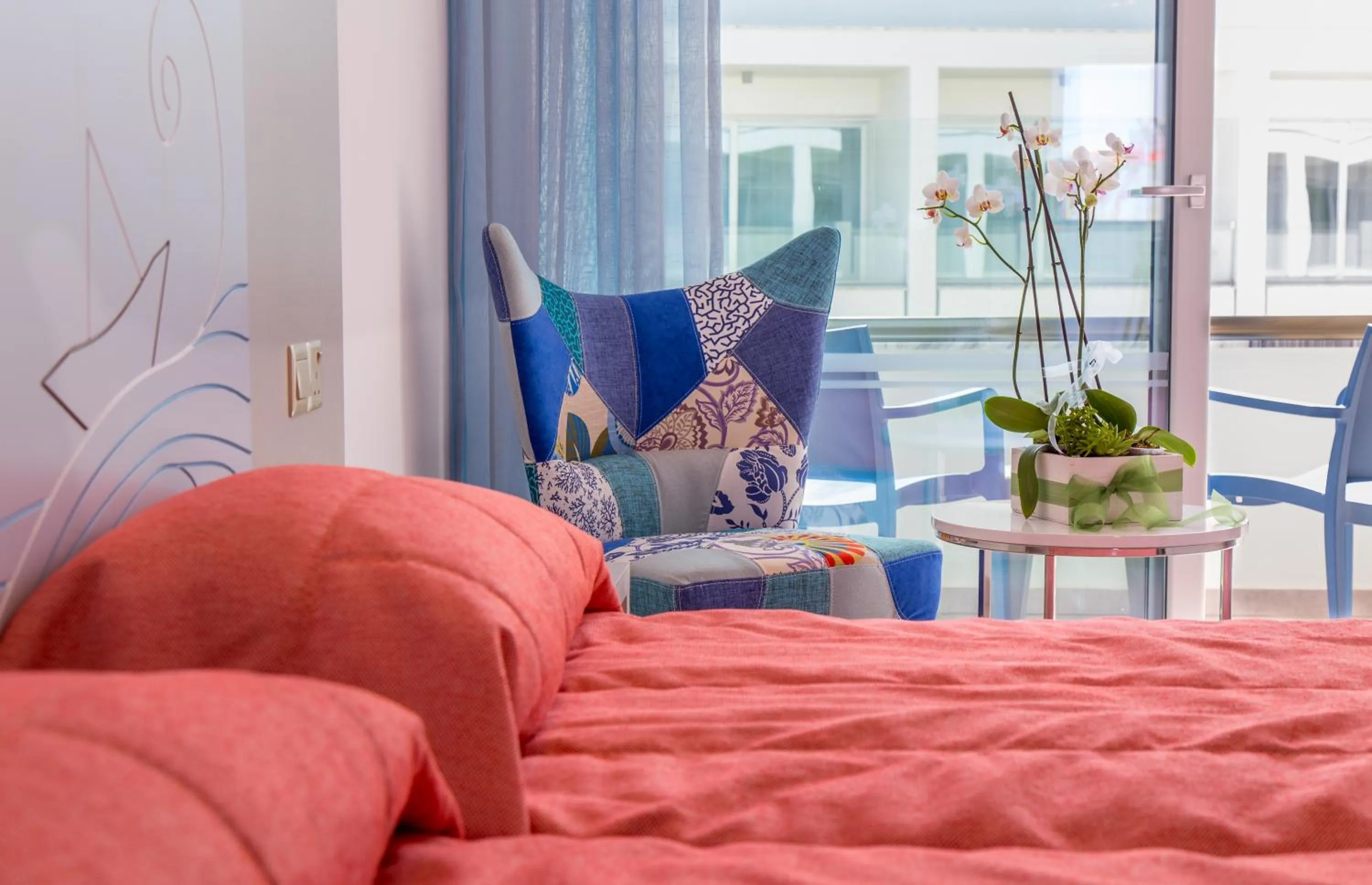 Bedroom, Bed in Nicholas Color Hotel