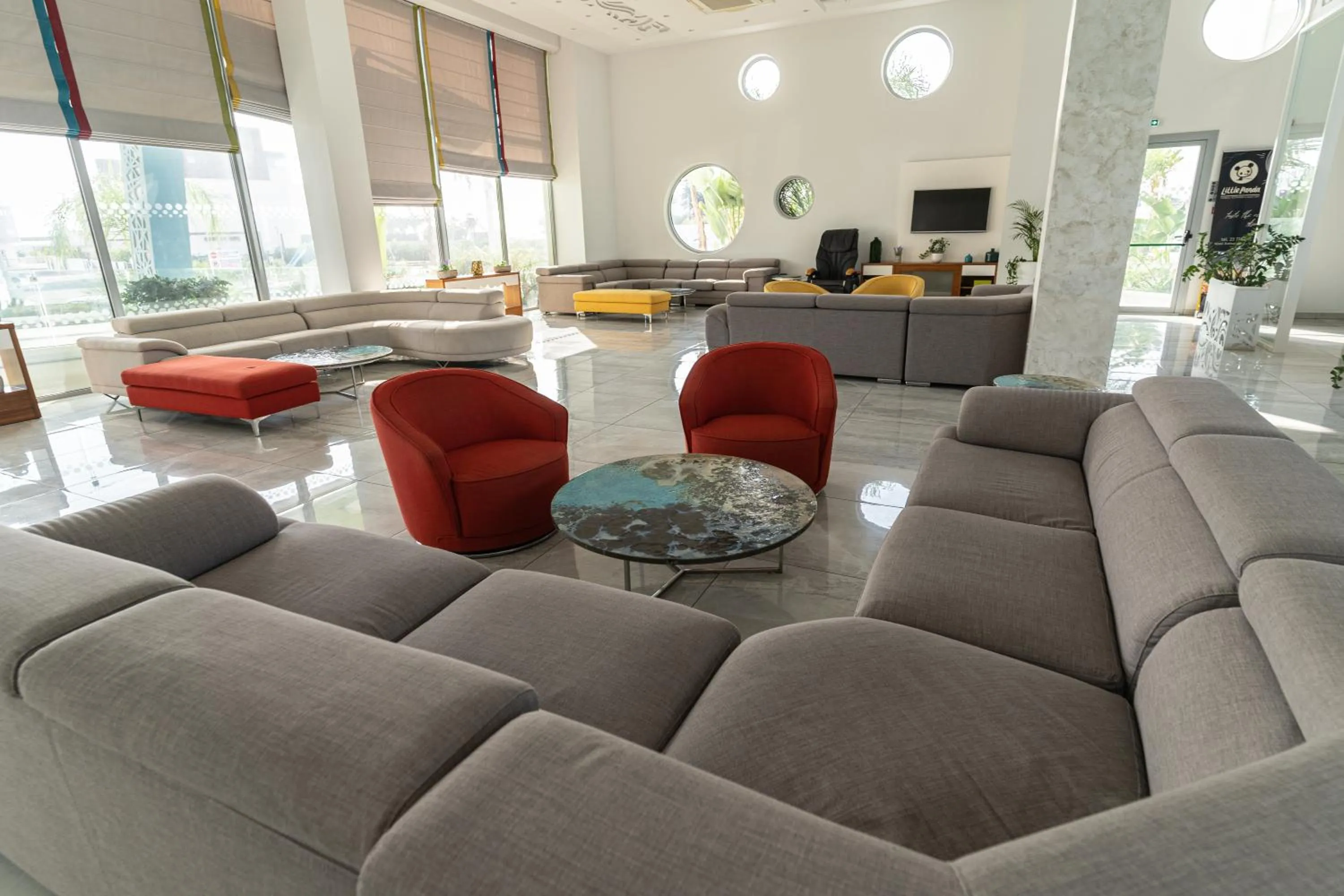 Nicholas Color Hotel