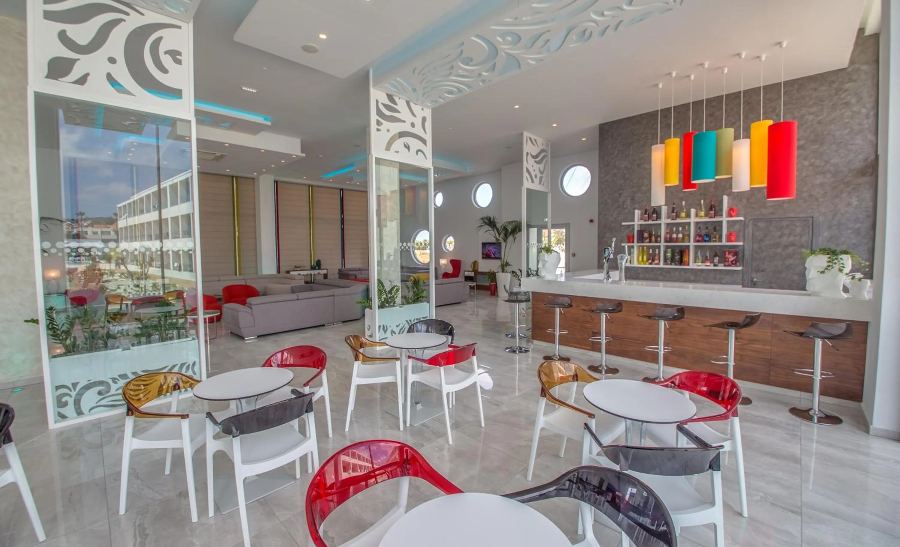 Lounge or bar in Nicholas Color Hotel