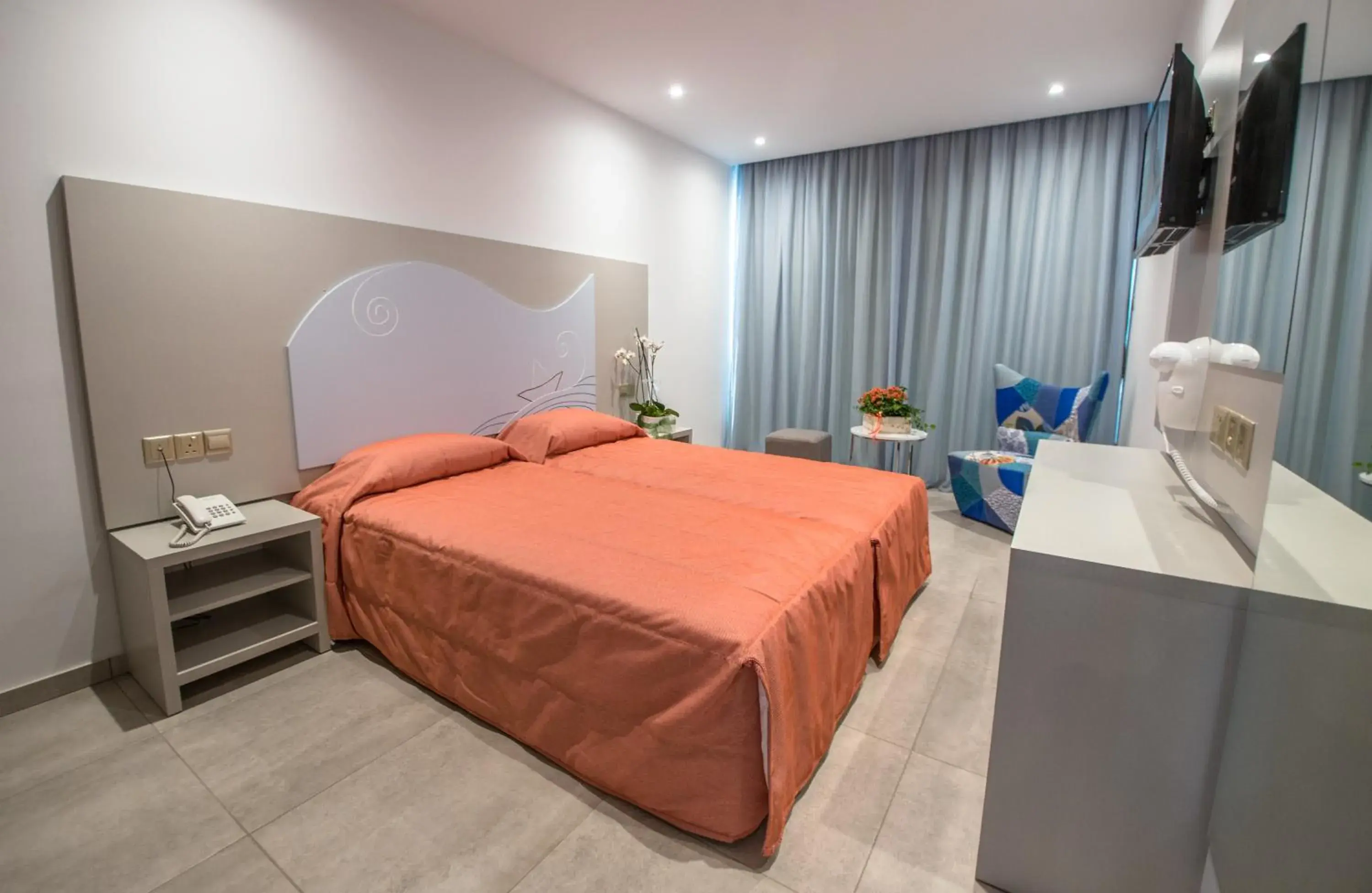 Bedroom, Bed in Nicholas Color Hotel Bedroom, Bed in Nicholas Color Hotel