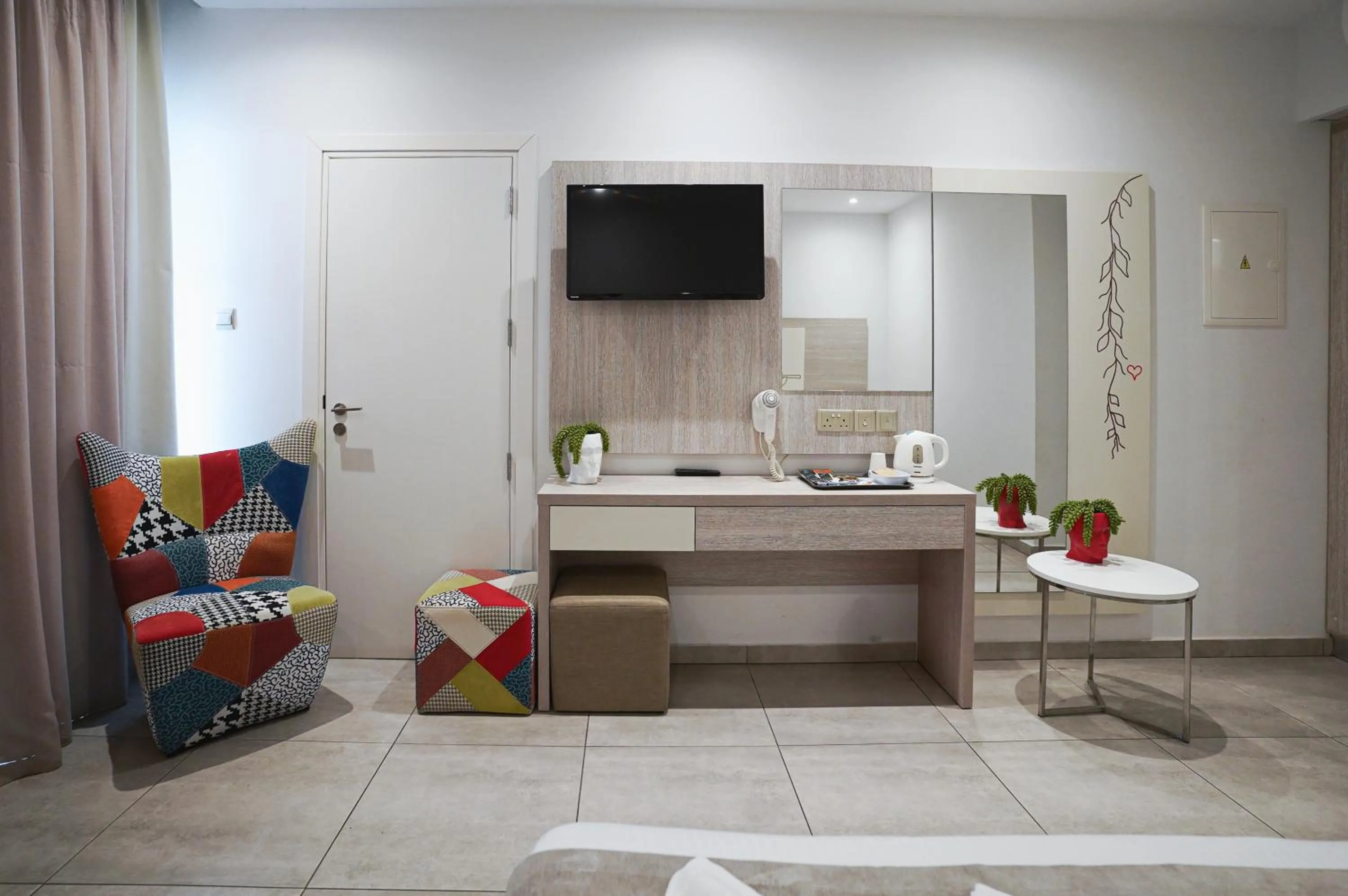 Nicholas Color Hotel