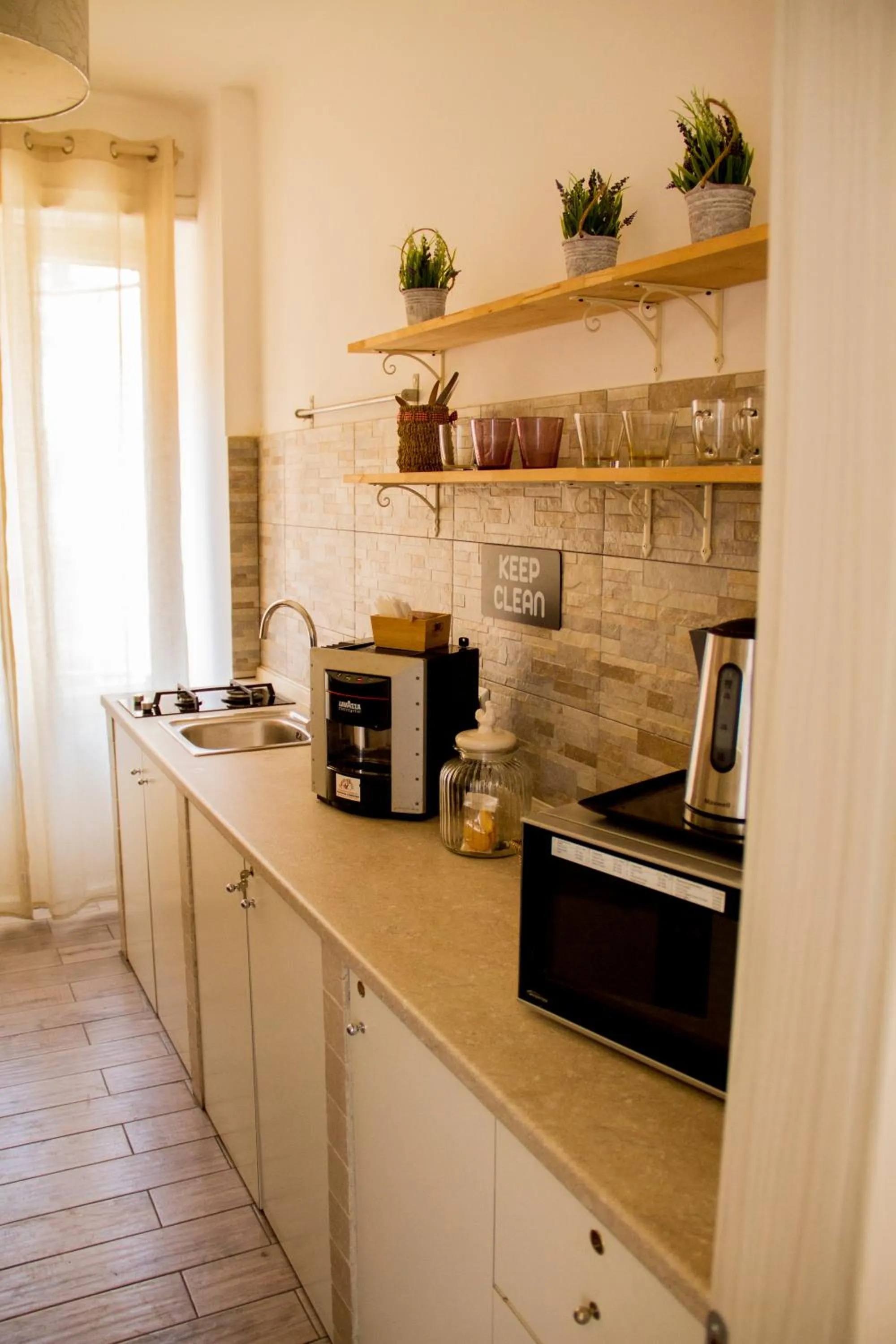 Communal kitchen in Marta Inn