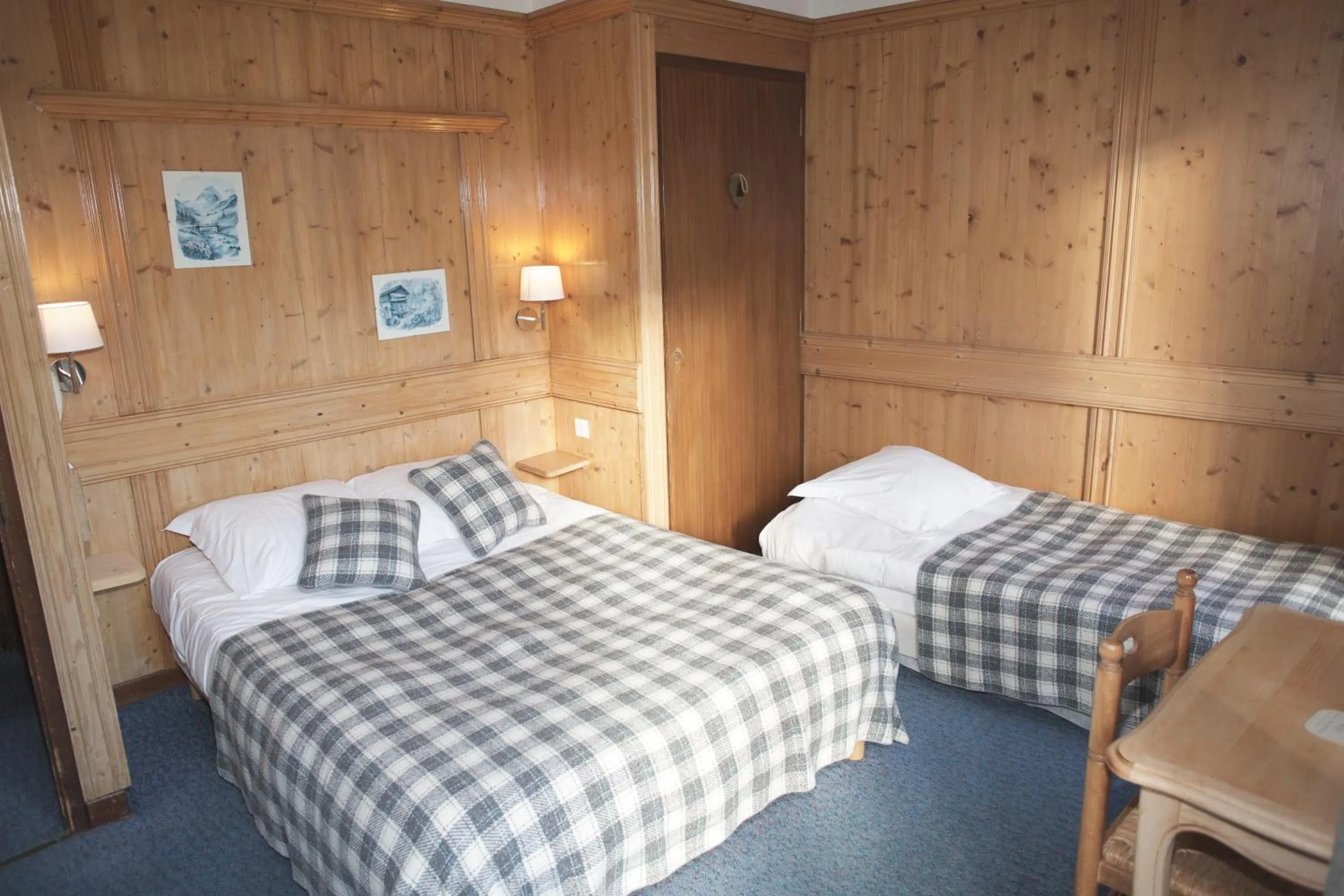 Photo of the whole room, Bed in Hôtel Val d'Este