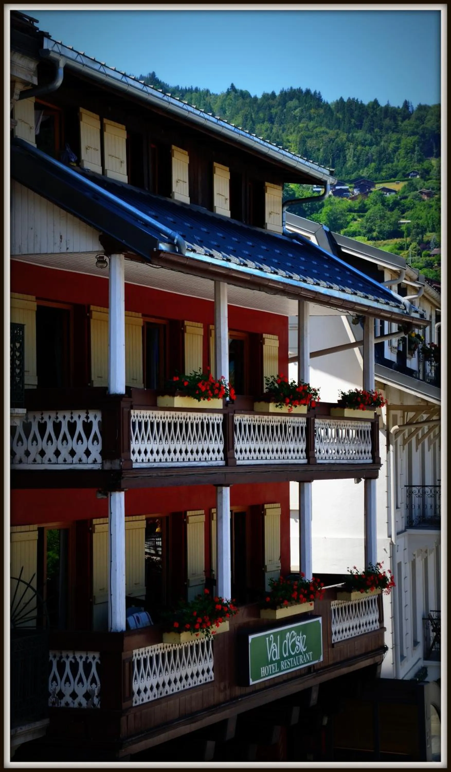 Facade/entrance in Hôtel Val d'Este