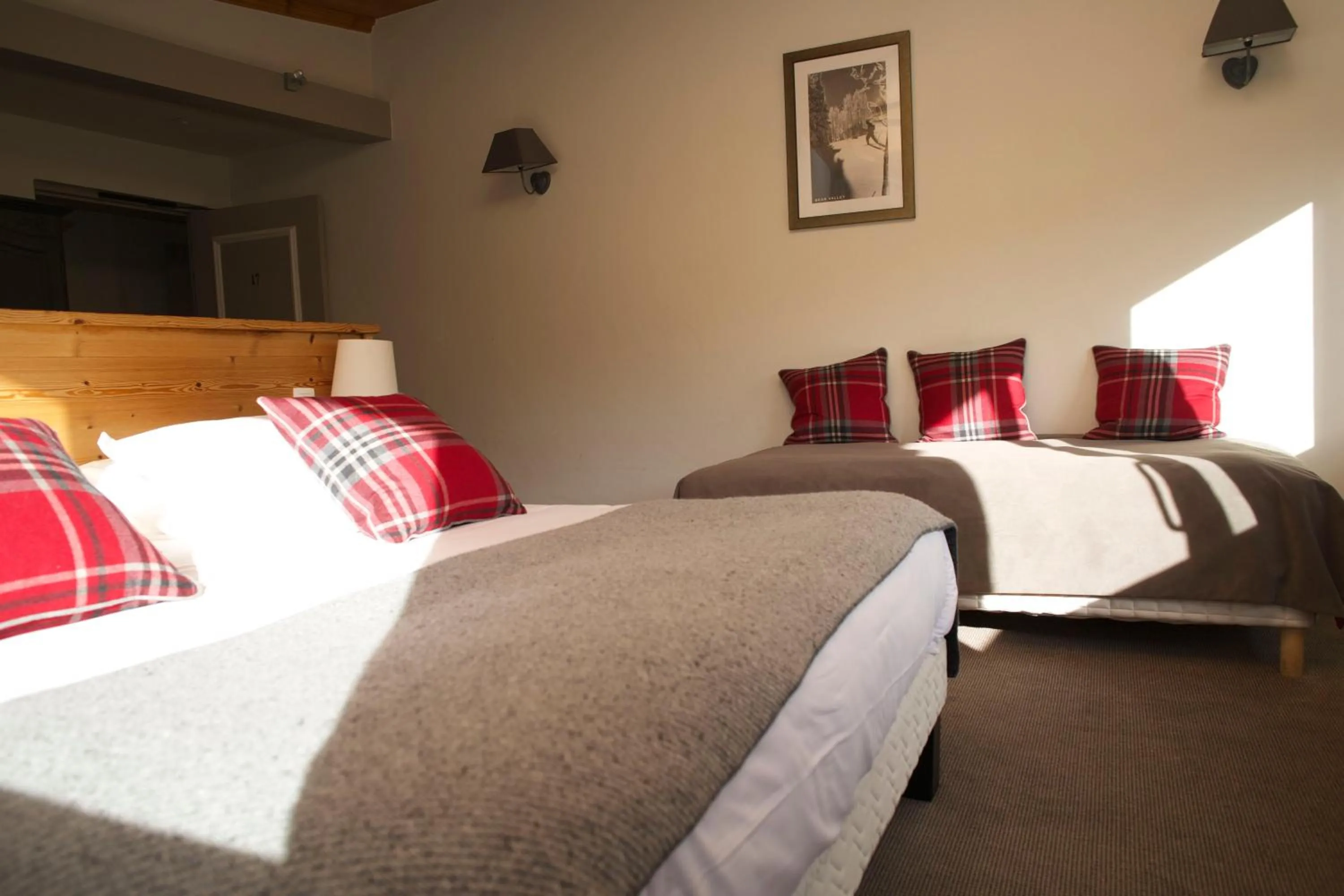 Photo of the whole room, Bed in Hôtel Val d'Este