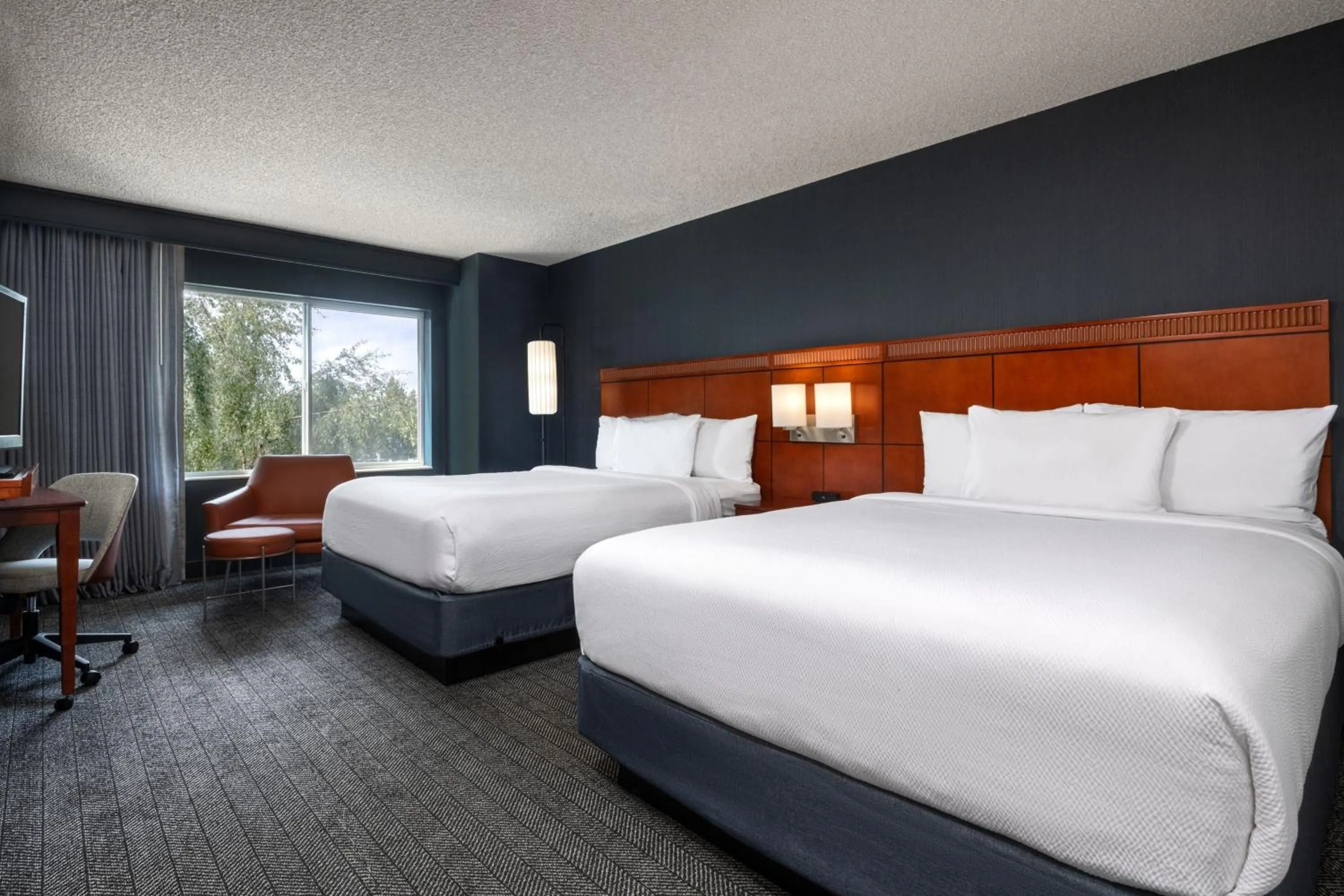 Photo of the whole room, Bed in Courtyard by Marriott Anchorage Airport
