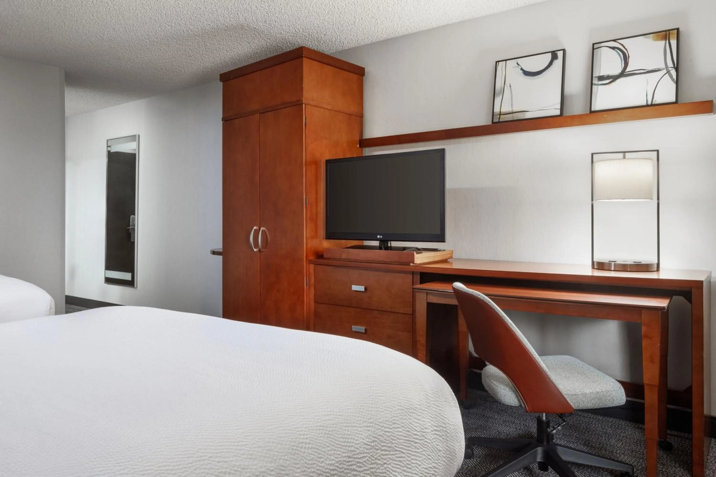Photo of the whole room, Bed in Courtyard by Marriott Anchorage Airport