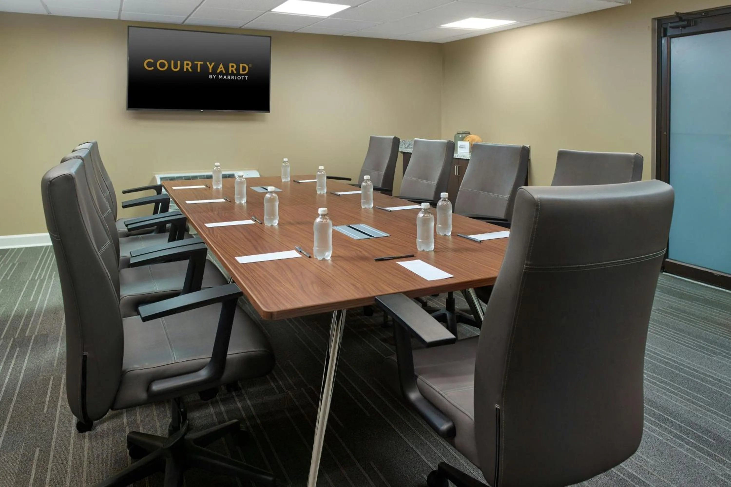 Meeting/conference room in Courtyard by Marriott Atlanta Airport South/Sullivan Road