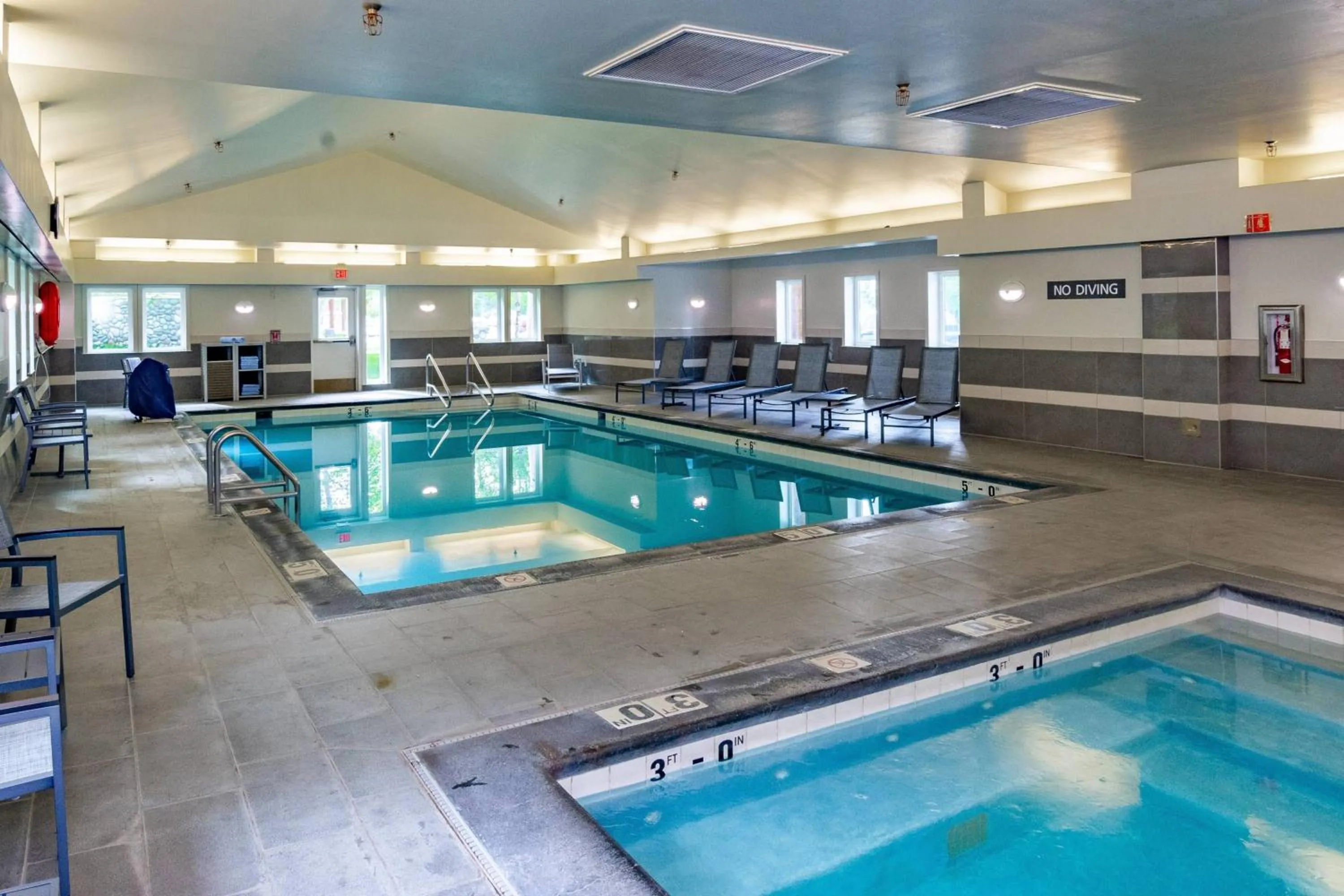 Swimming pool in Residence Inn by Marriott Anchorage Midtown