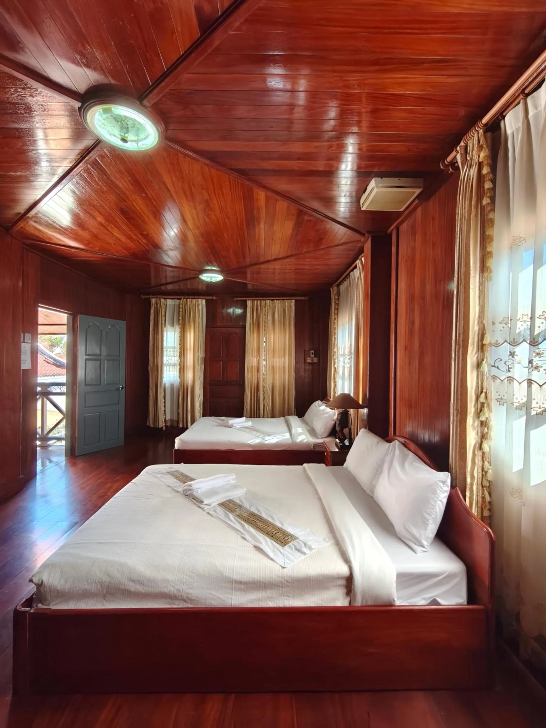 Bathroom, Bed in Nakai Resort
