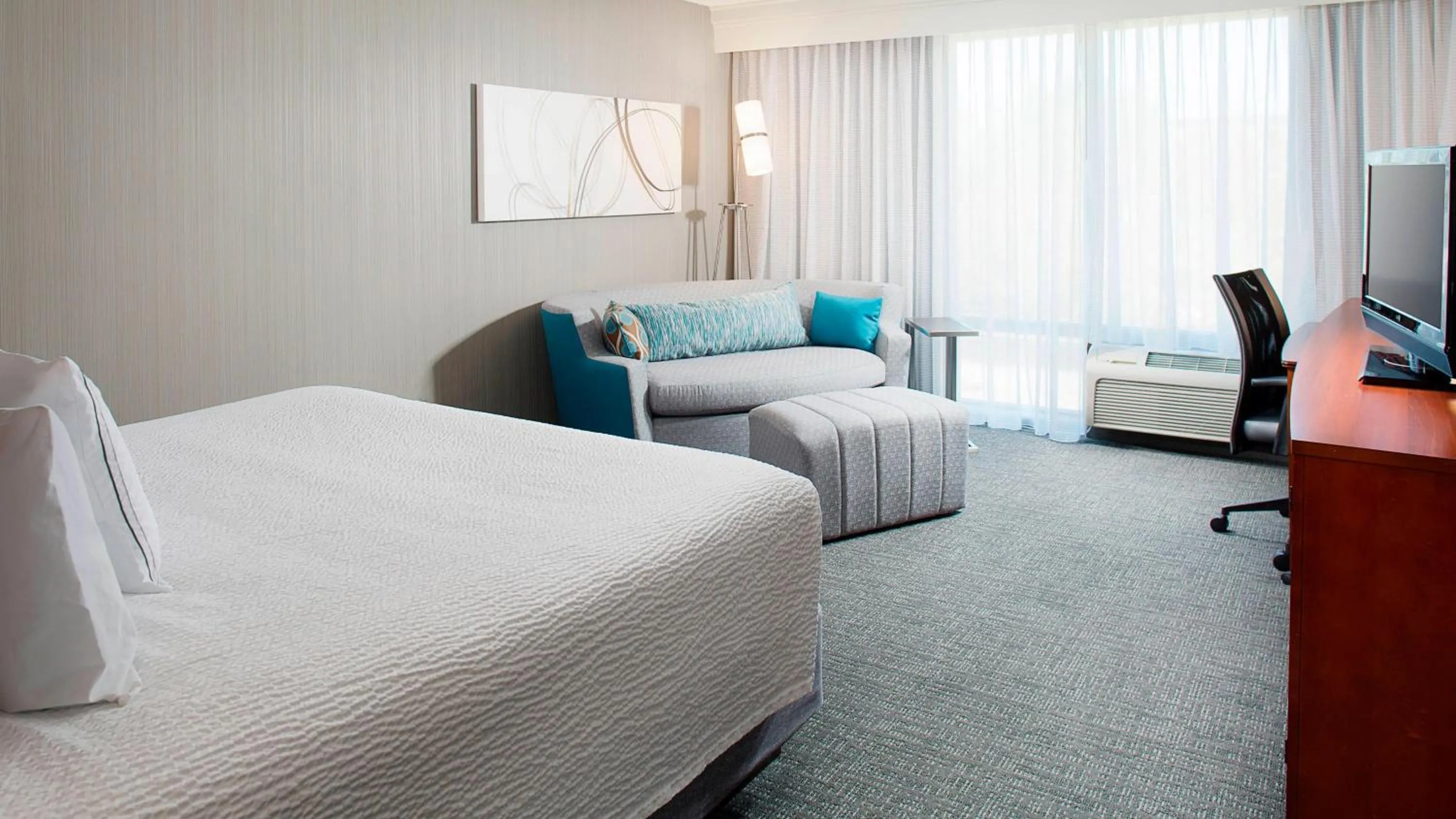 Bed in Courtyard by Marriott Ann Arbor