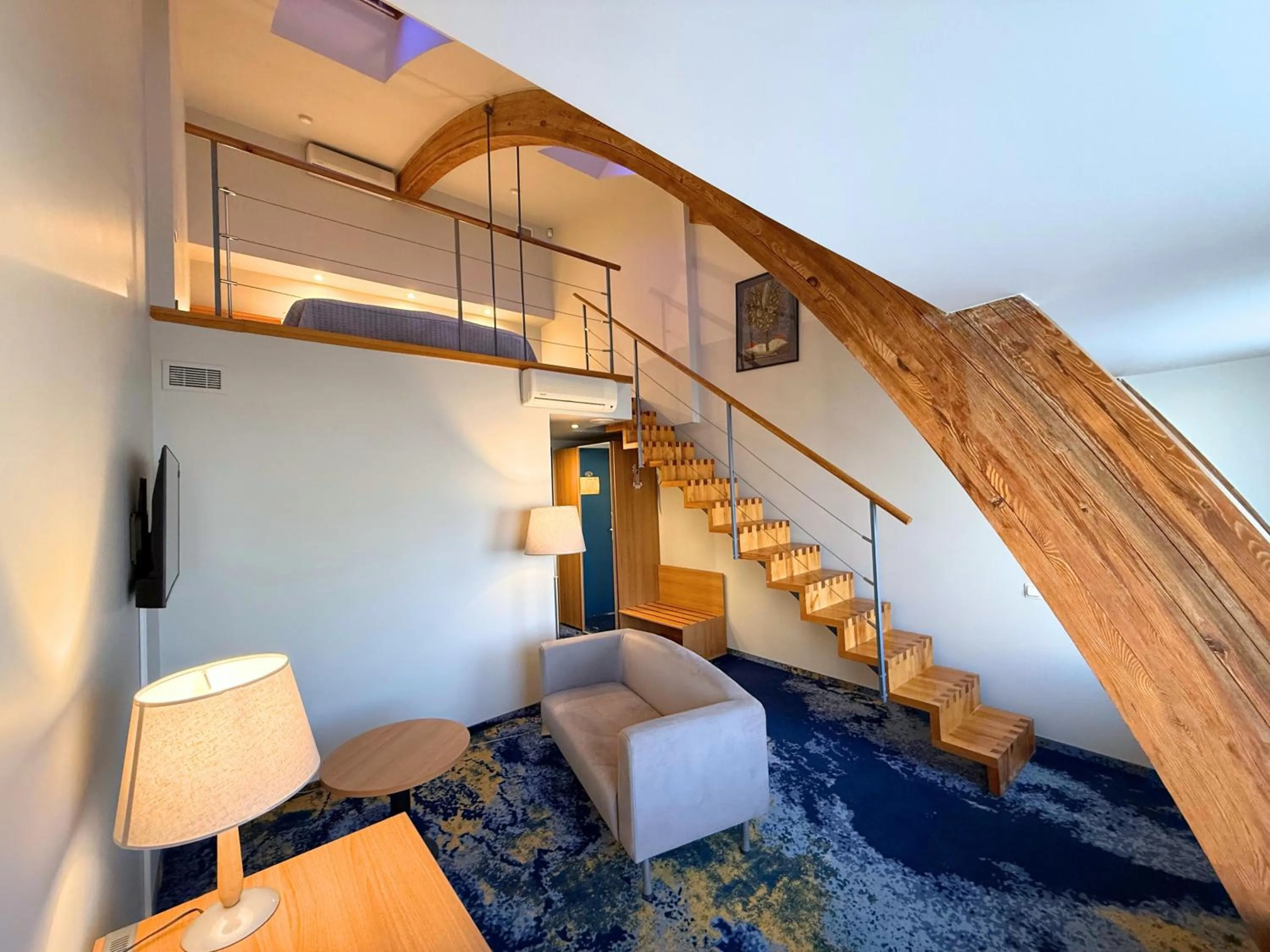 Communal lounge/ TV room, Bed in BEST BALTIC Kaunas