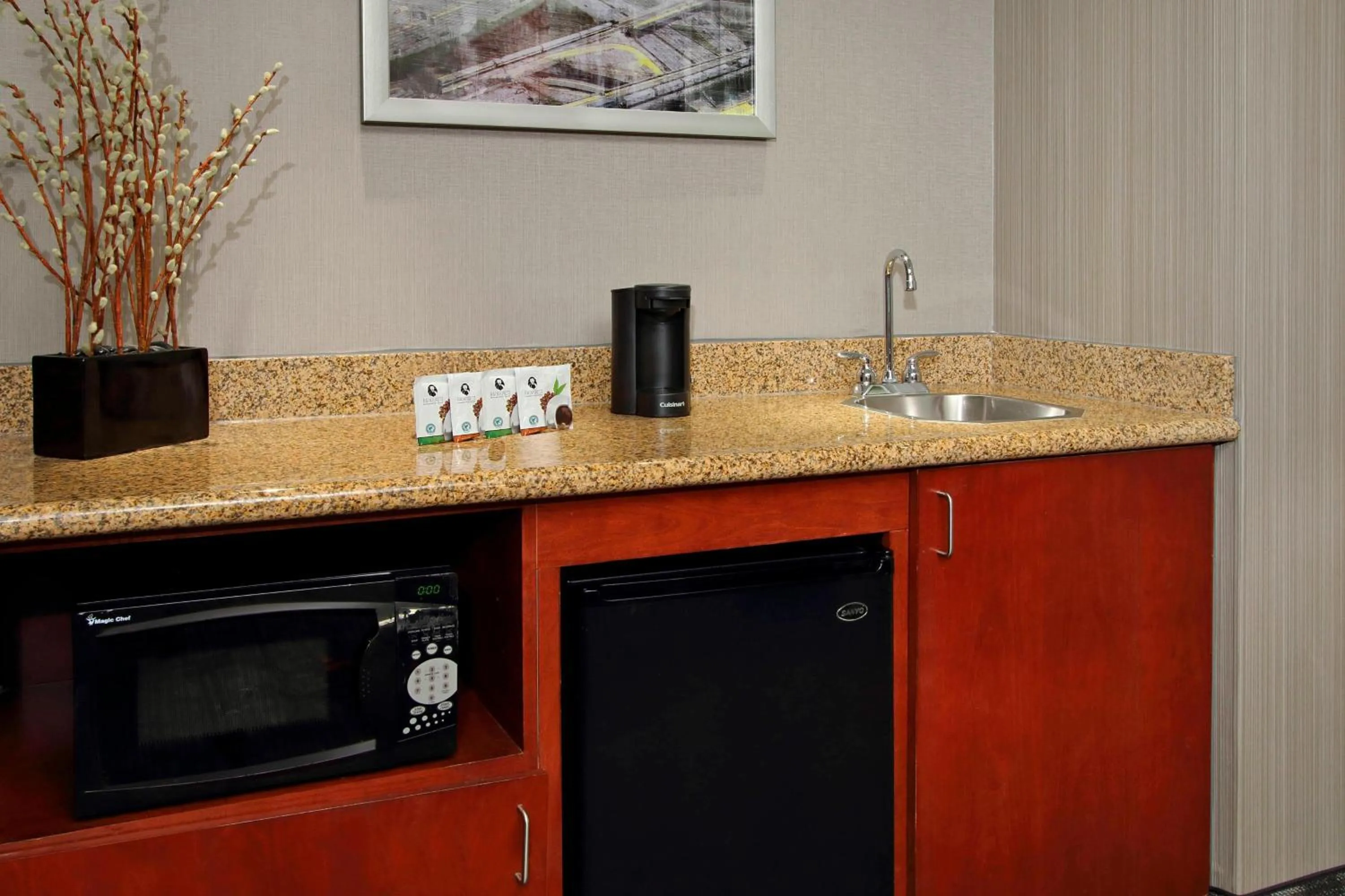 Bedroom in Courtyard Atlanta Airport West