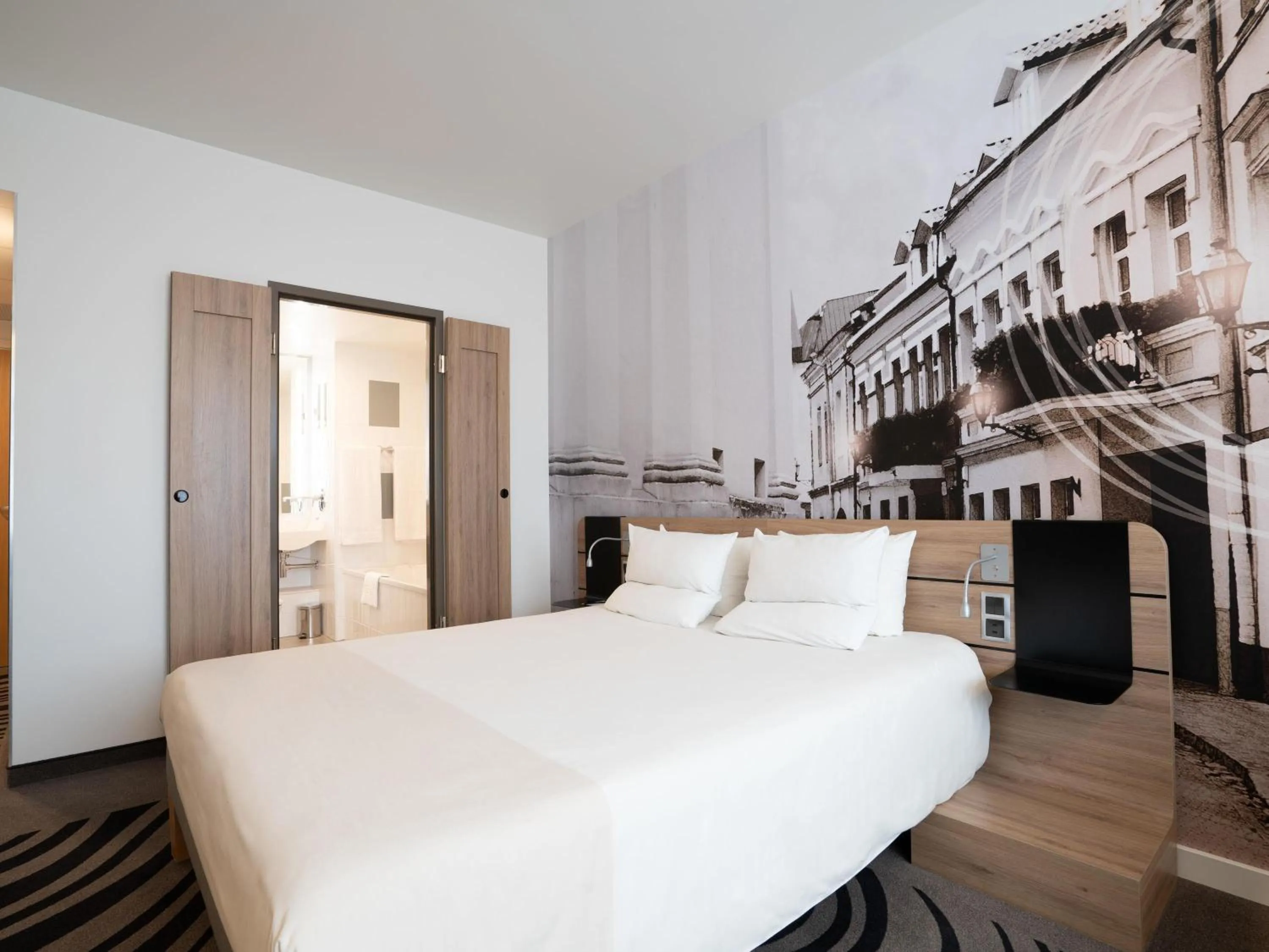 Bedroom, Bed in Novotel Vilnius Centre