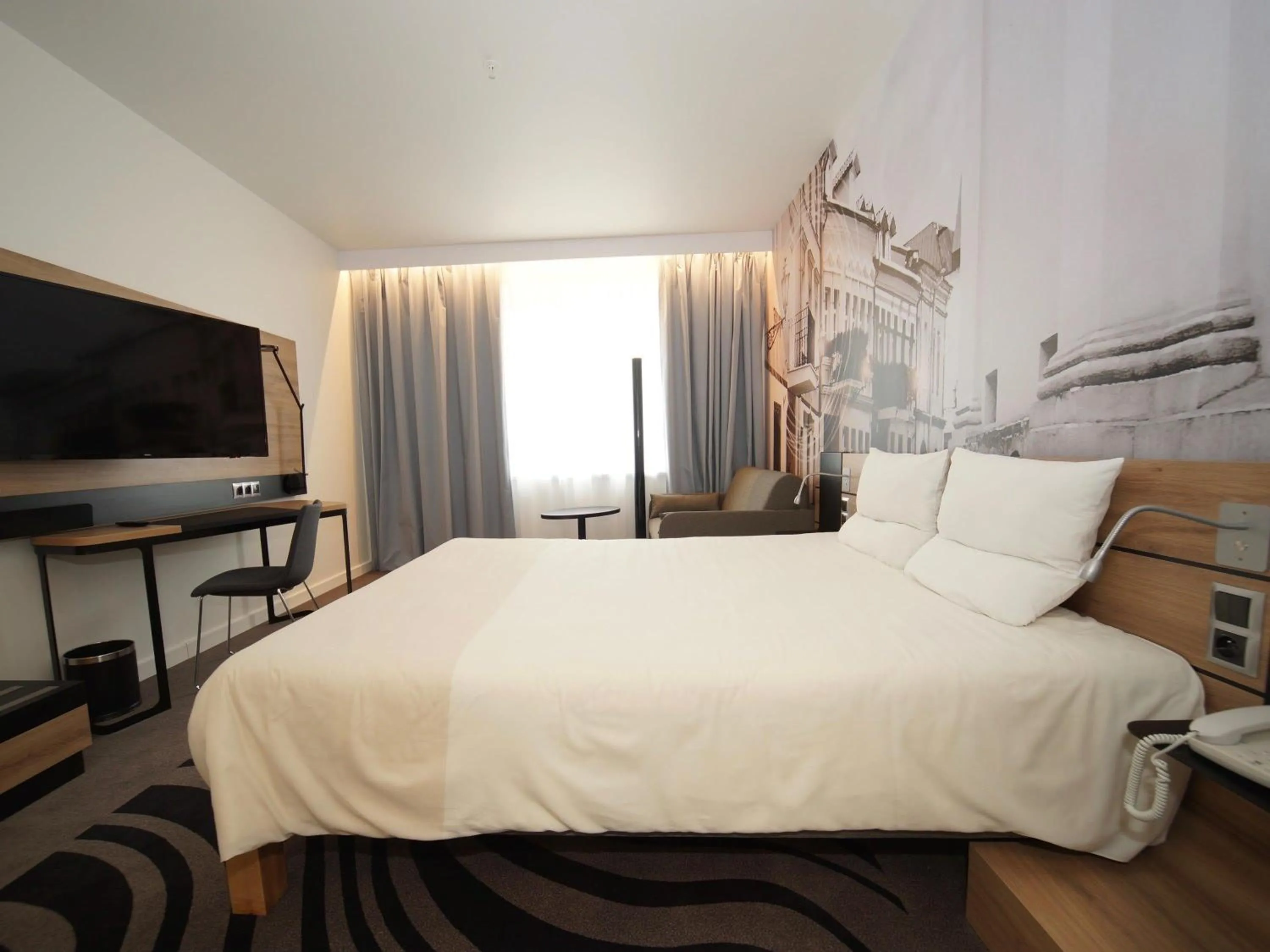 Bedroom, Bed in Novotel Vilnius Centre