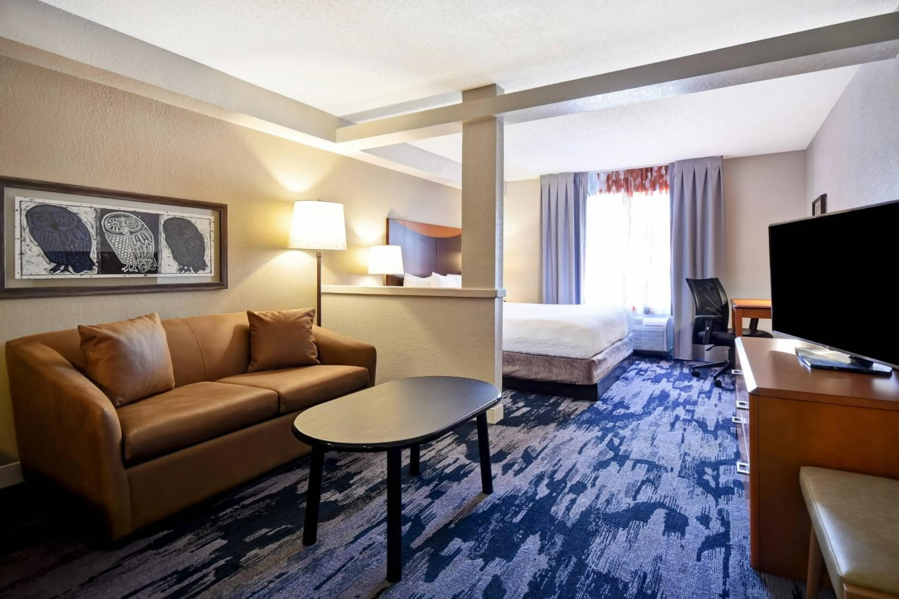Living room, Bed in Fairfield Inn & Suites by Marriott Atlanta Kennesaw