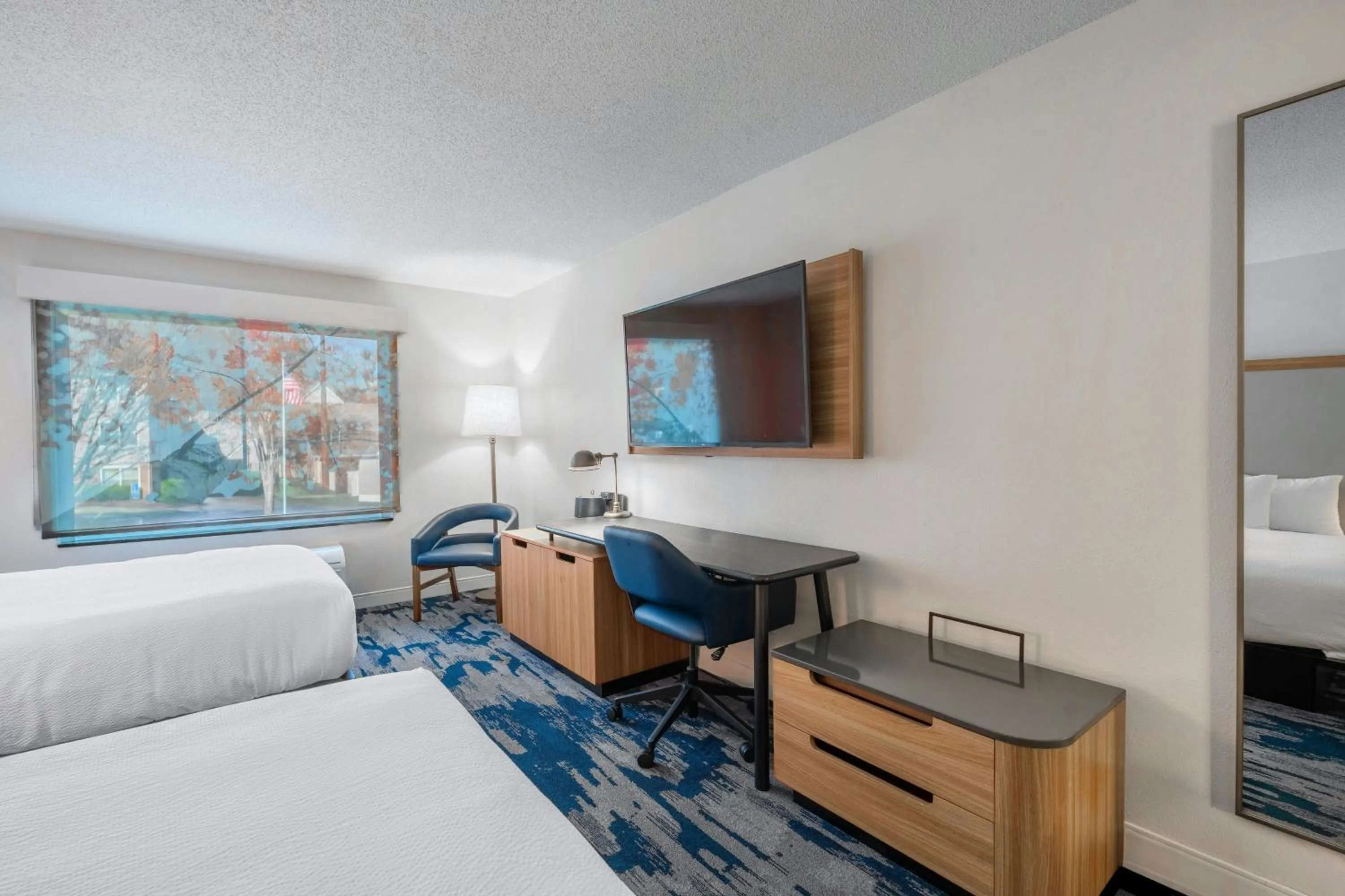 Photo of the whole room, Bed in Fairfield Inn & Suites by Marriott Atlanta Kennesaw