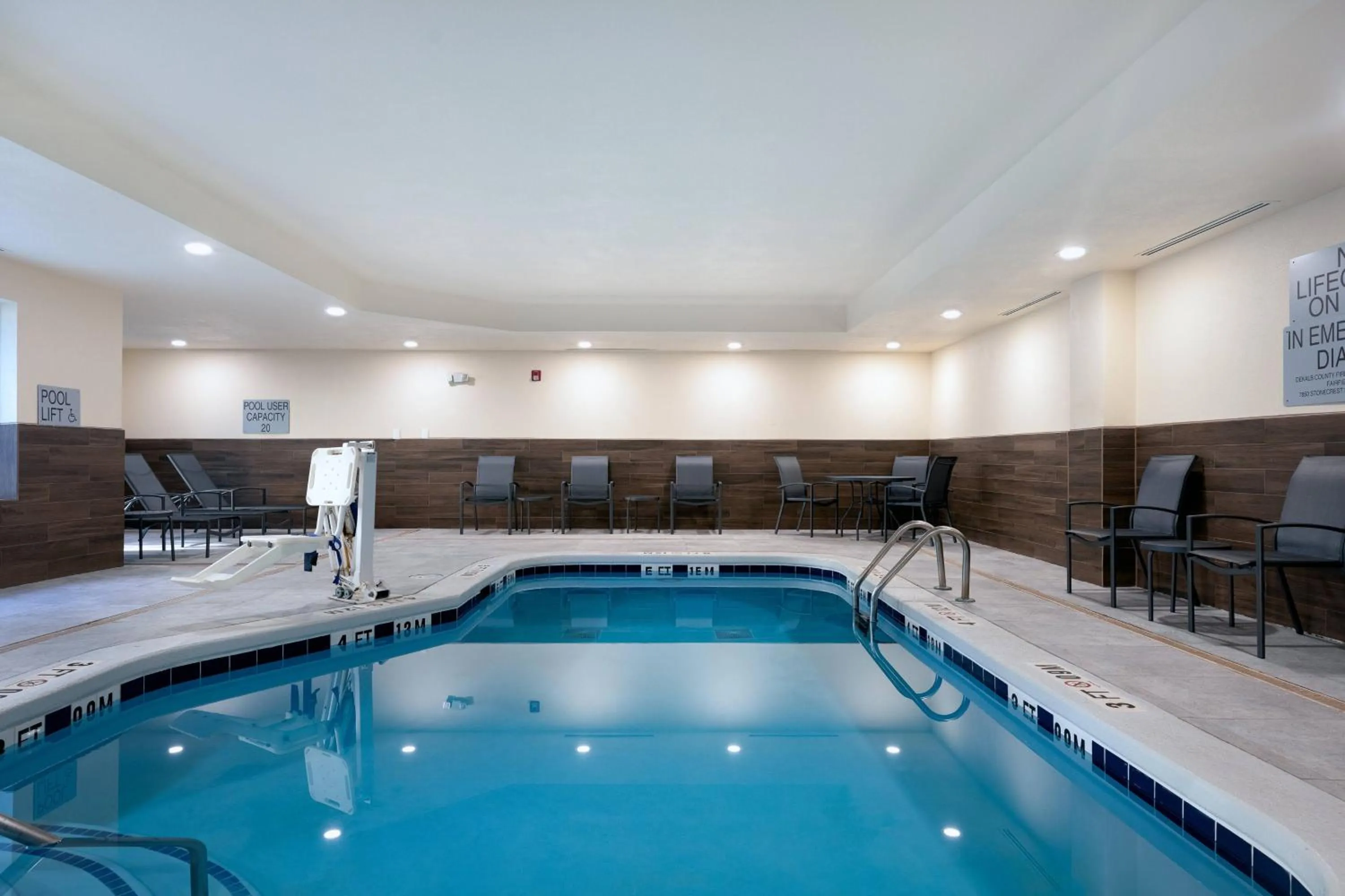 Swimming pool in Fairfield Inn & Suites by Marriott Atlanta Stonecrest
