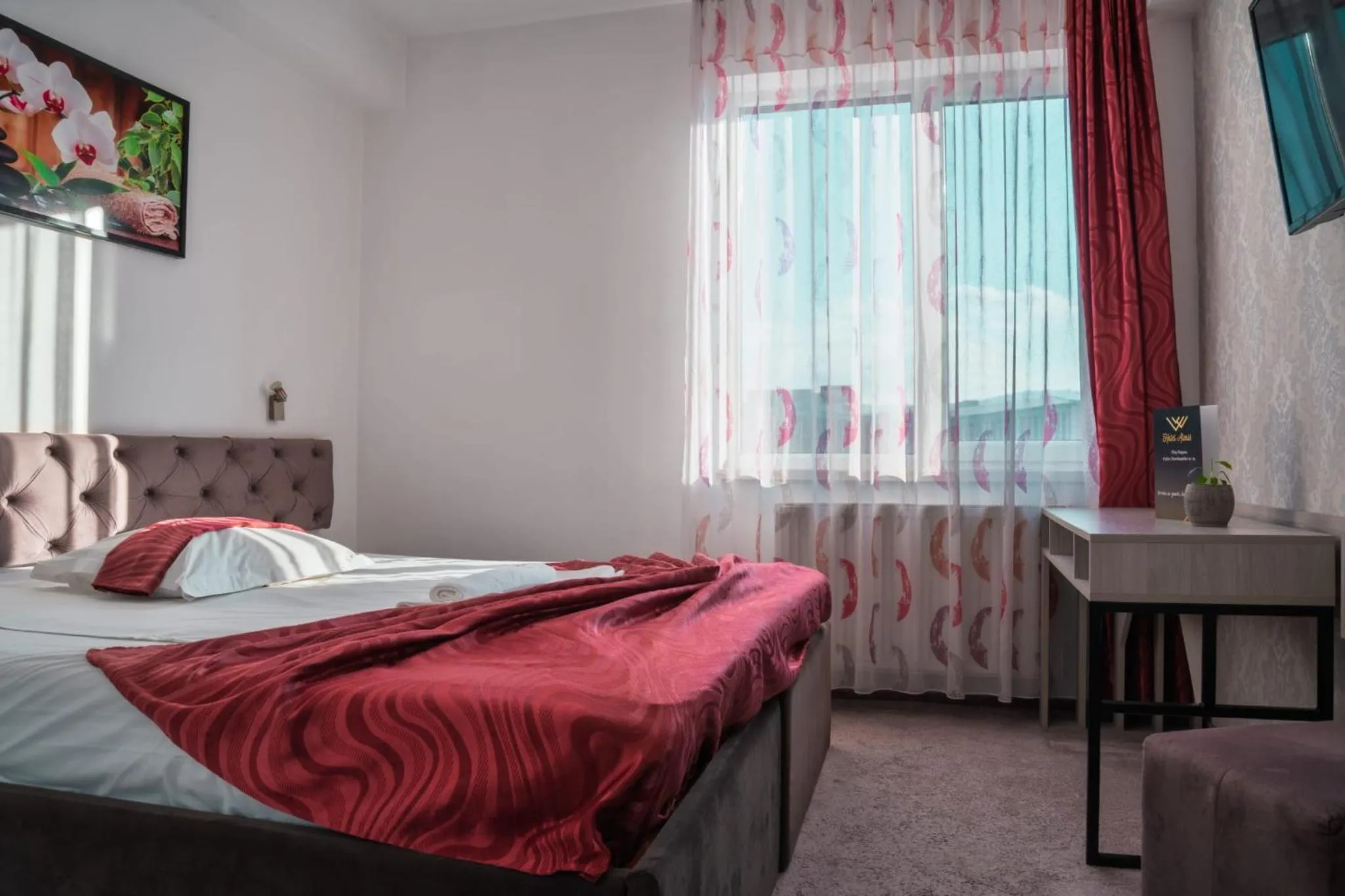 Photo of the whole room, Bed in Hotel Alexis