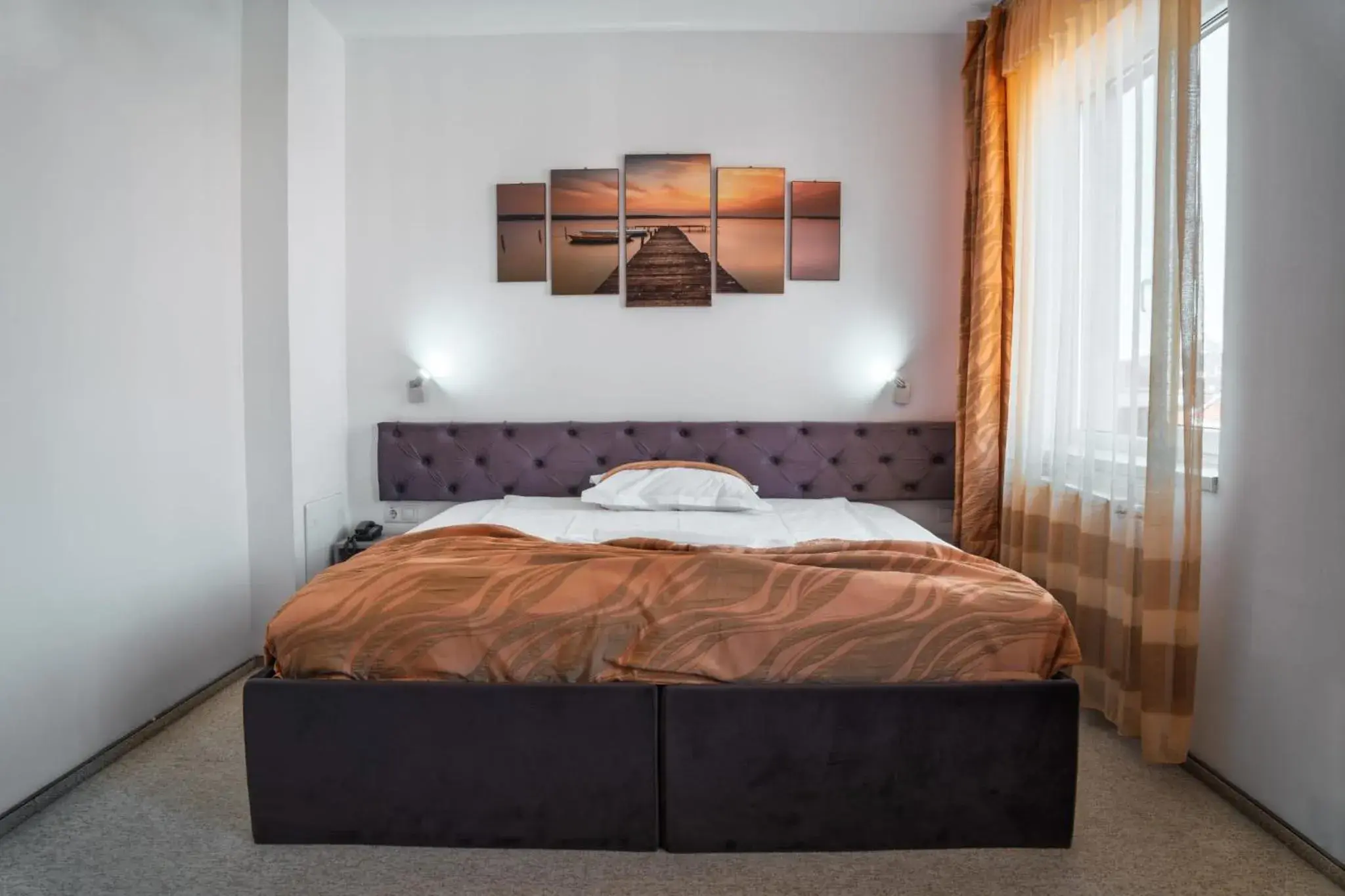 Photo of the whole room, Bed in Hotel Alexis Photo of the whole room, Bed in Hotel Alexis