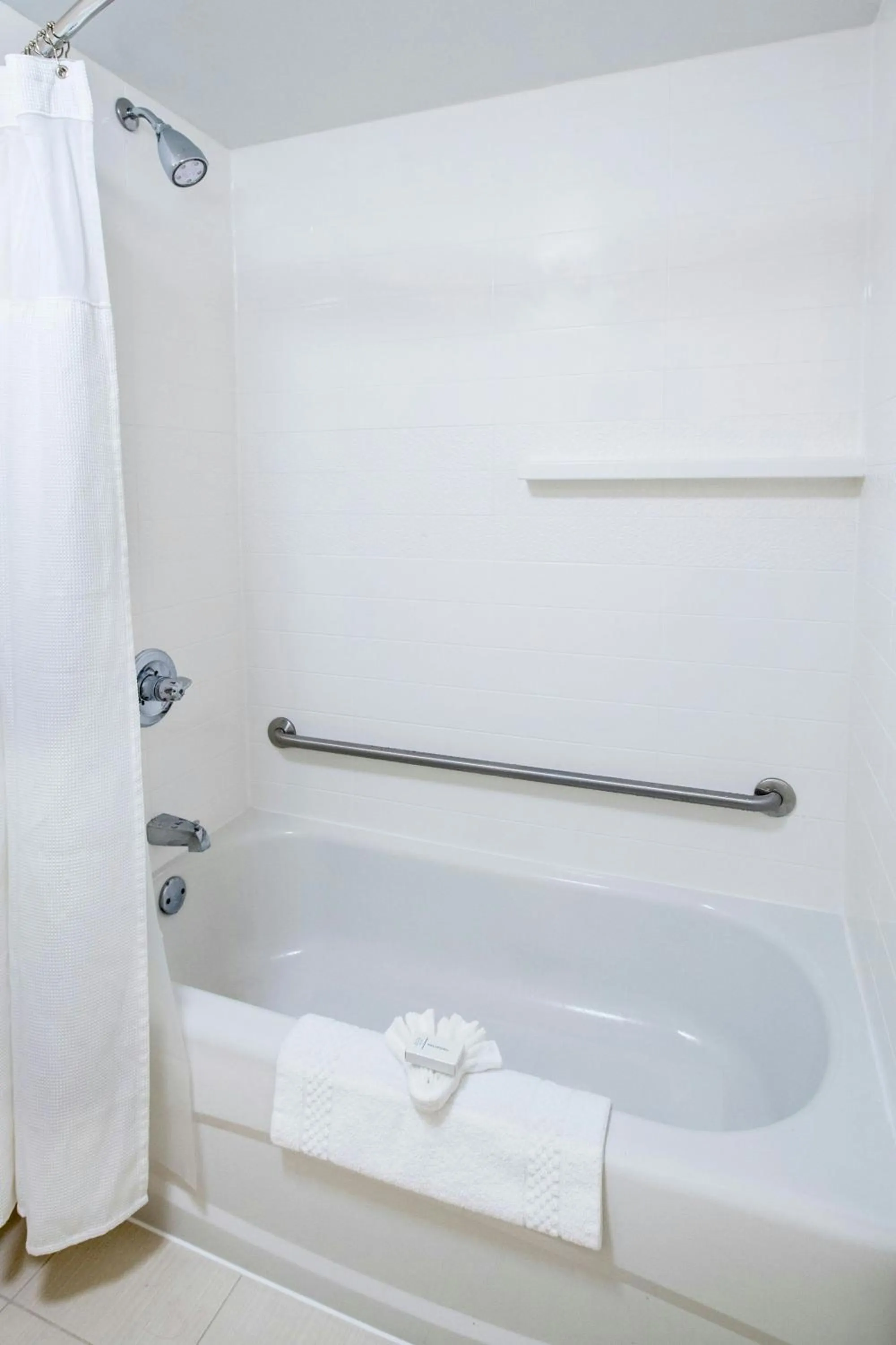 Bathroom in Fairfield Inn & Suites by Marriott Atlanta Perimeter Center