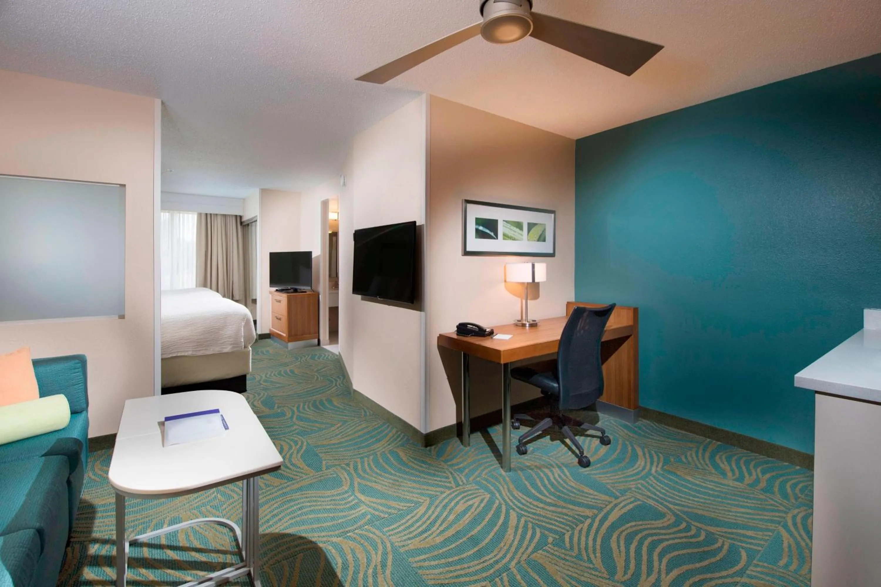 Living room, Bed in SpringHill Suites by Marriott Atlanta Alpharetta
