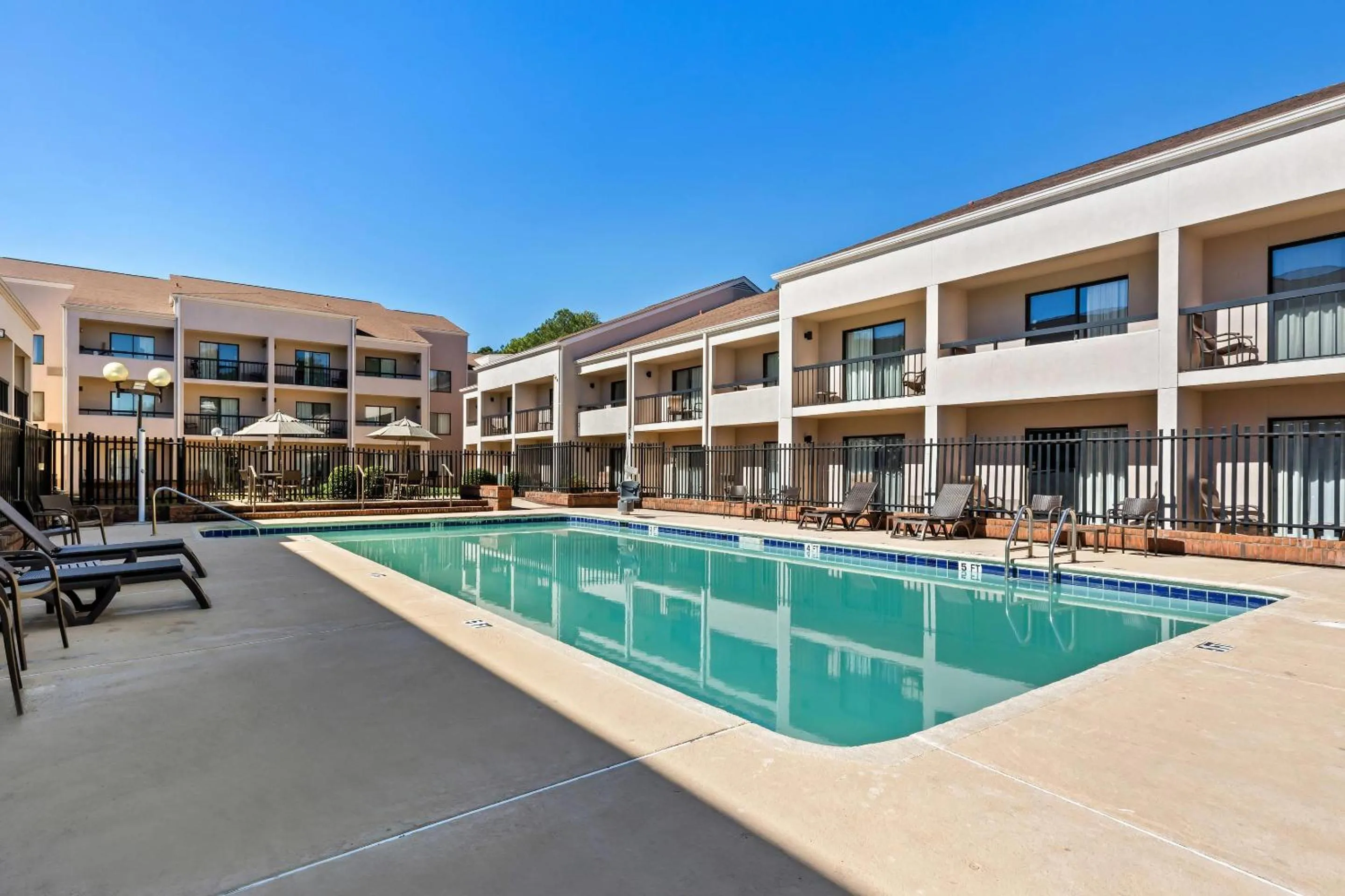 Swimming pool in Comfort Inn Roswell-Dunwoody