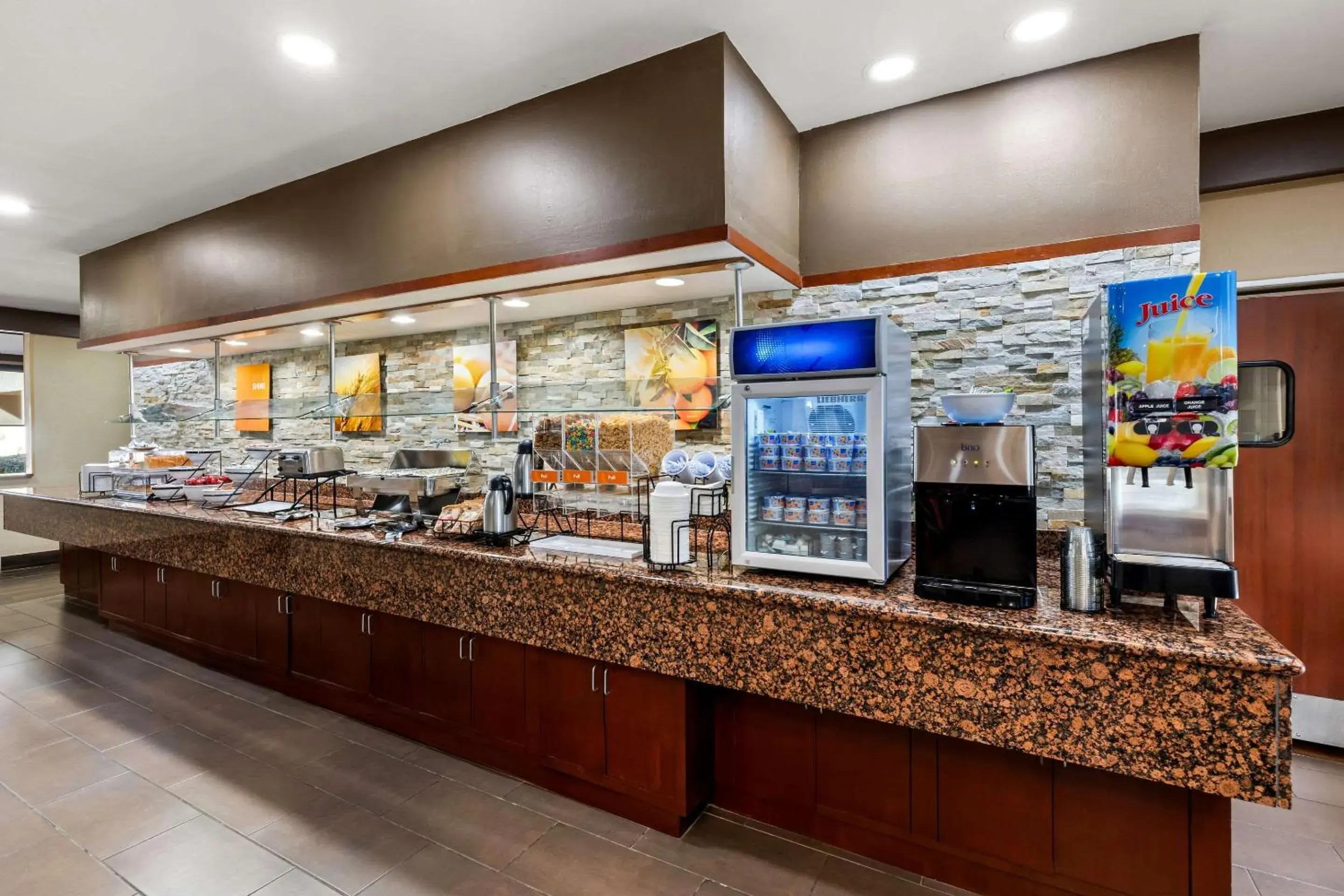 Breakfast in Comfort Inn Roswell-Dunwoody Breakfast in Comfort Inn Roswell-Dunwoody