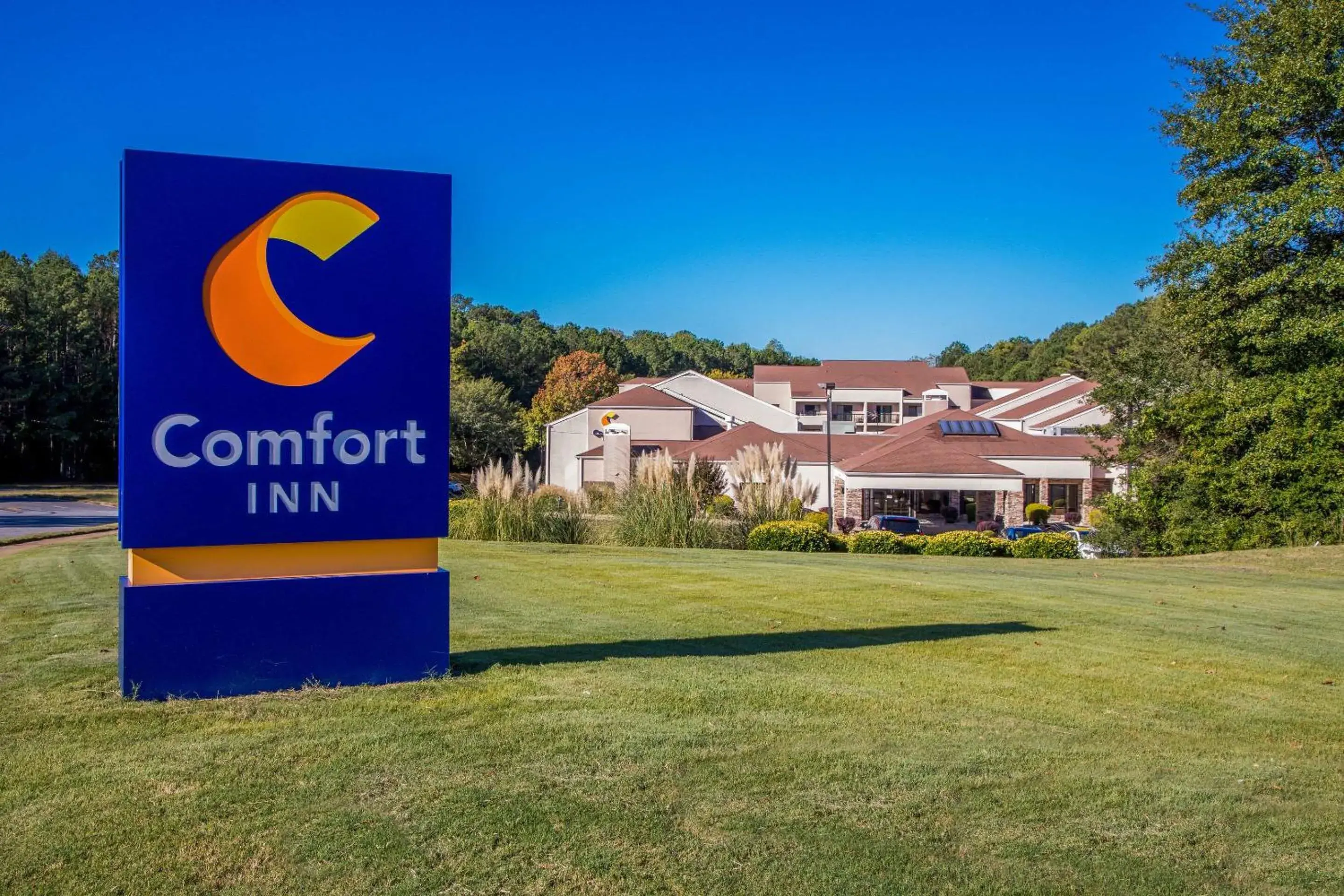 Property building in Comfort Inn Roswell-Dunwoody Property building in Comfort Inn Roswell-Dunwoody
