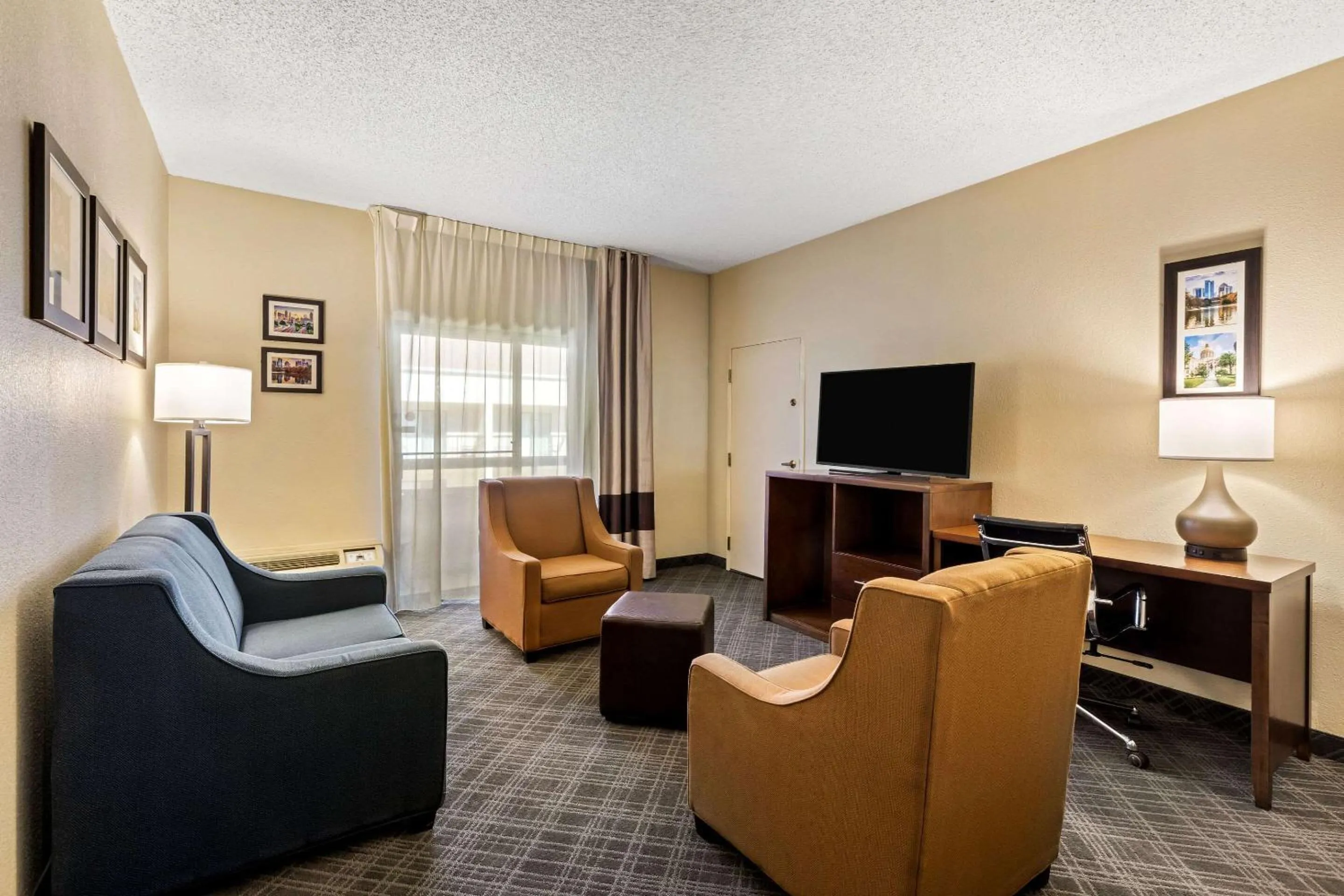 Bedroom in Comfort Inn Roswell-Dunwoody