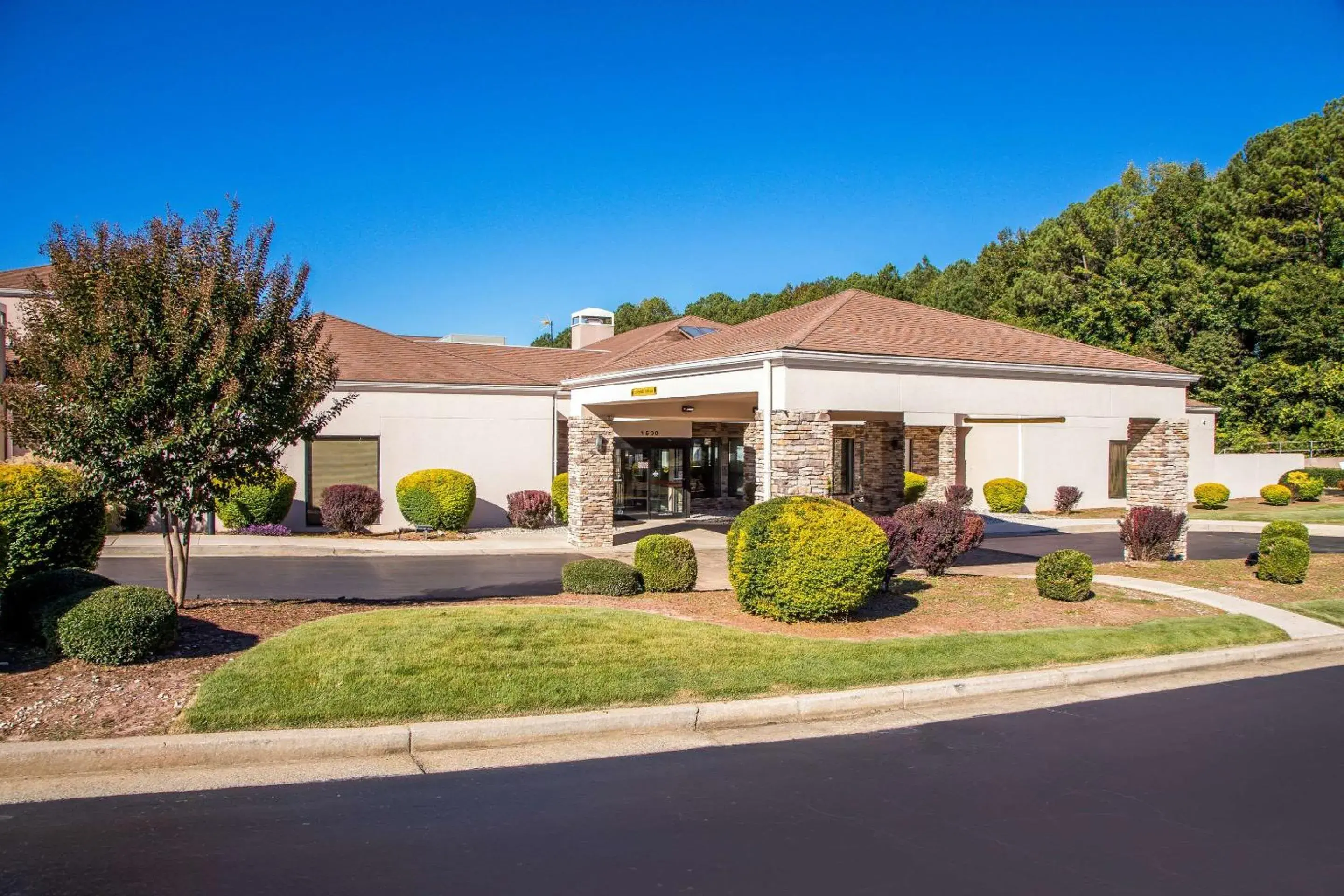 Property building in Comfort Inn Roswell-Dunwoody Property building in Comfort Inn Roswell-Dunwoody