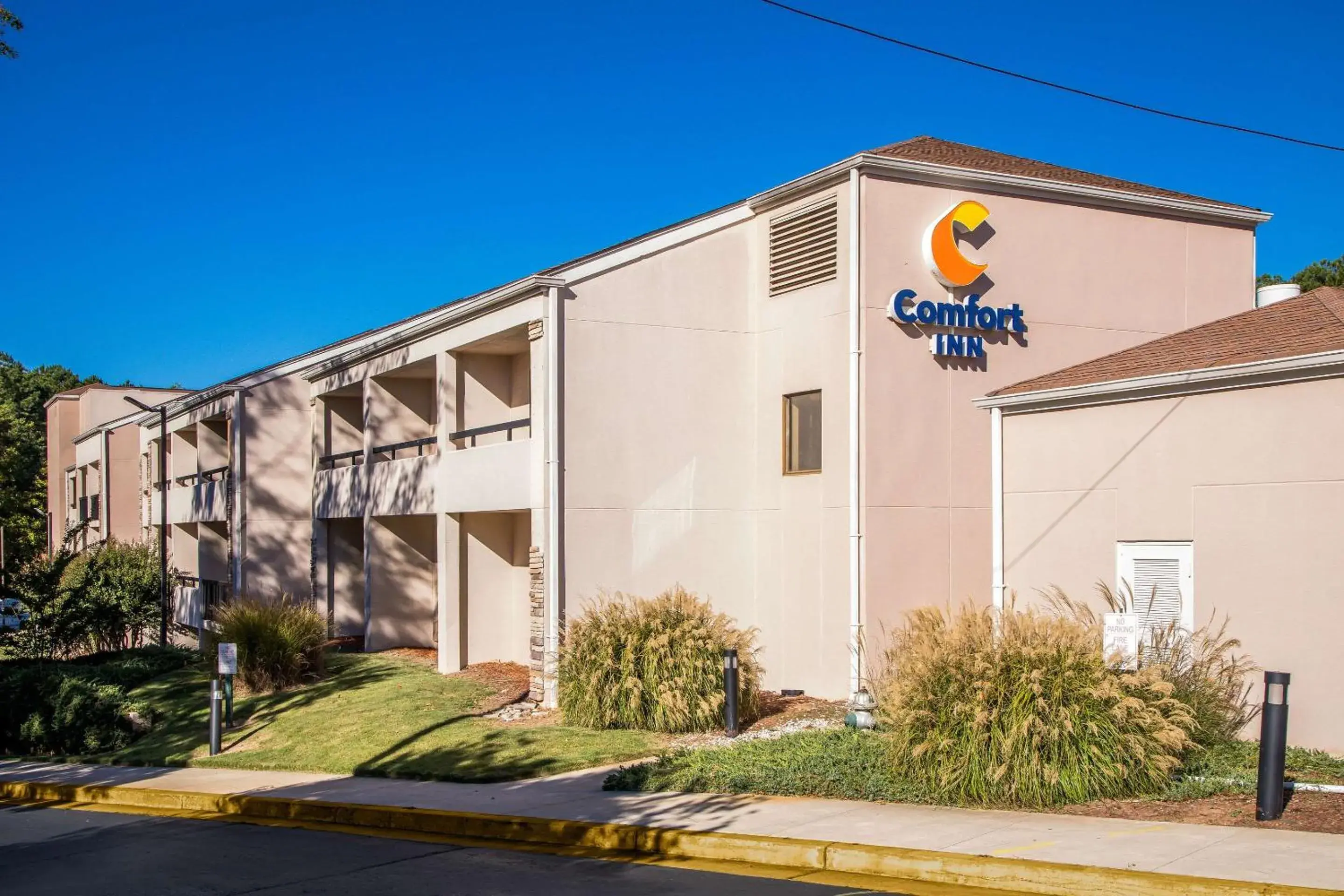 Property building in Comfort Inn Roswell-Dunwoody Property building in Comfort Inn Roswell-Dunwoody