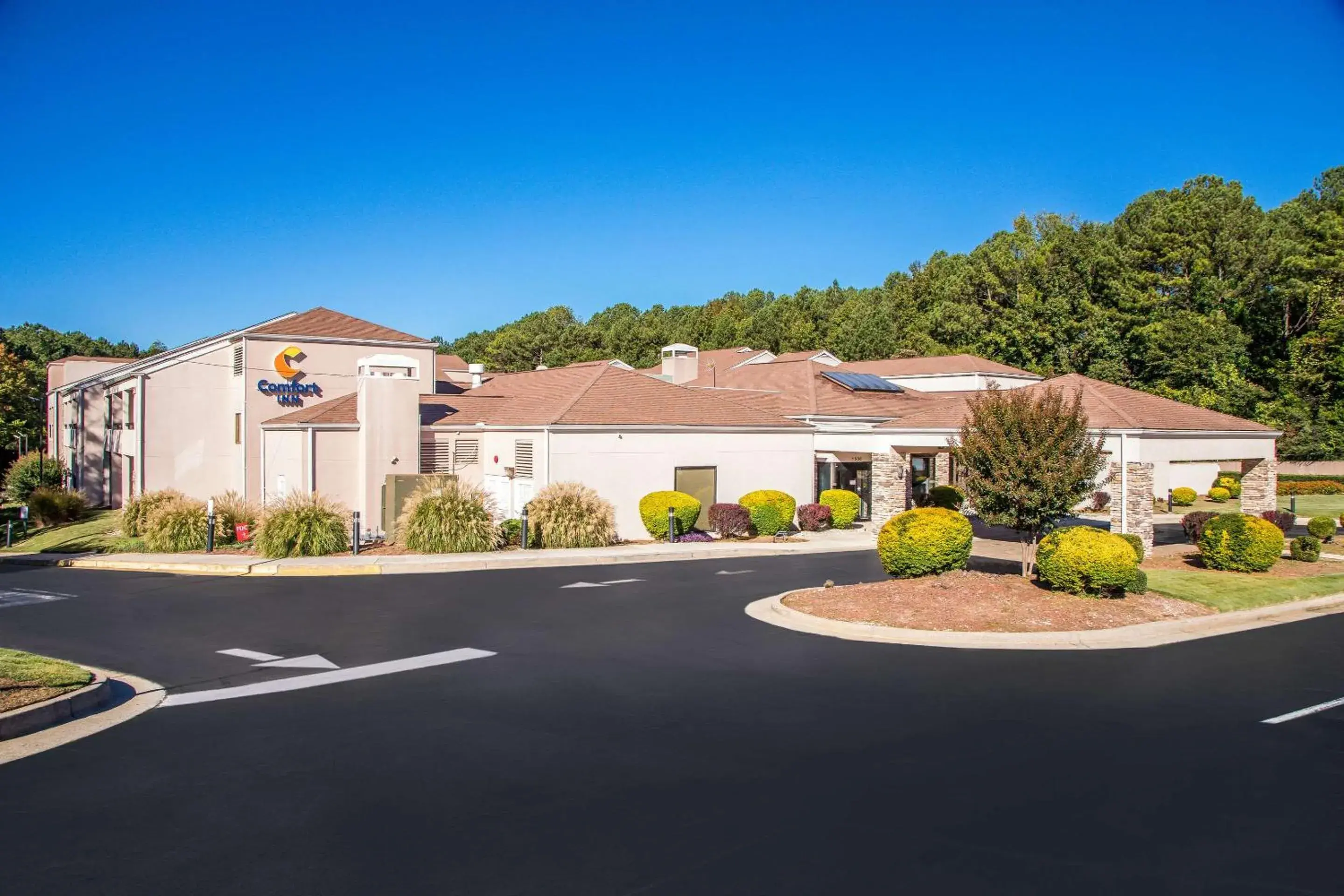 Property building in Comfort Inn Roswell-Dunwoody Property building in Comfort Inn Roswell-Dunwoody